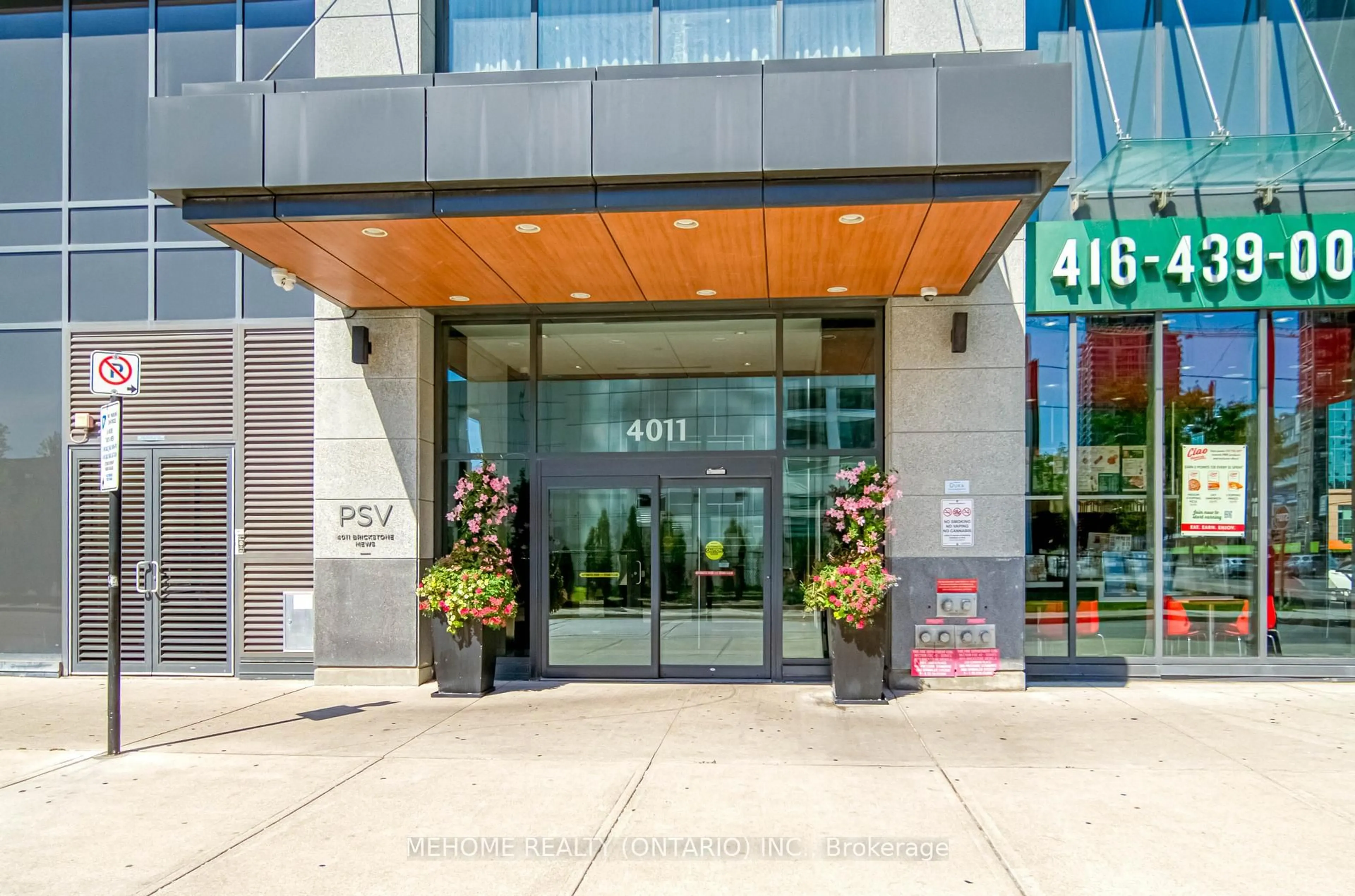 Indoor foyer for 4011 Brickstone Mews #2105, Mississauga Ontario L5B 0J7