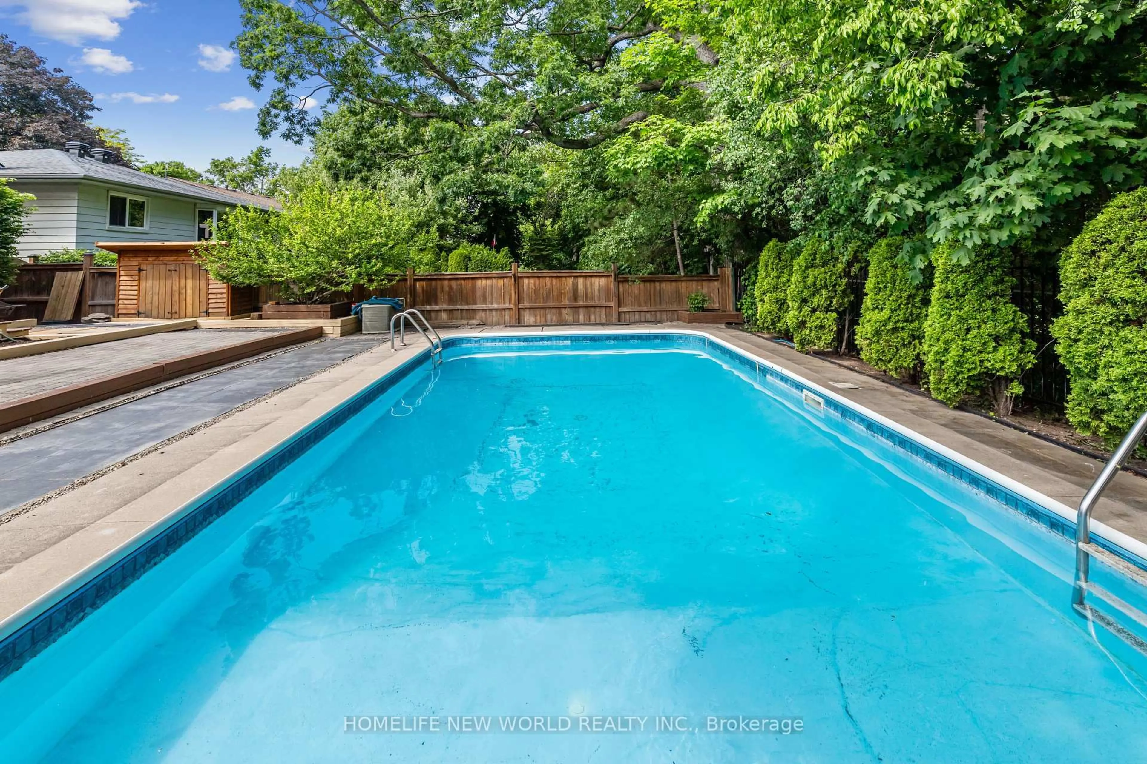 Pool for 1192 Falgarwood Dr, Oakville Ontario L6H 2L3