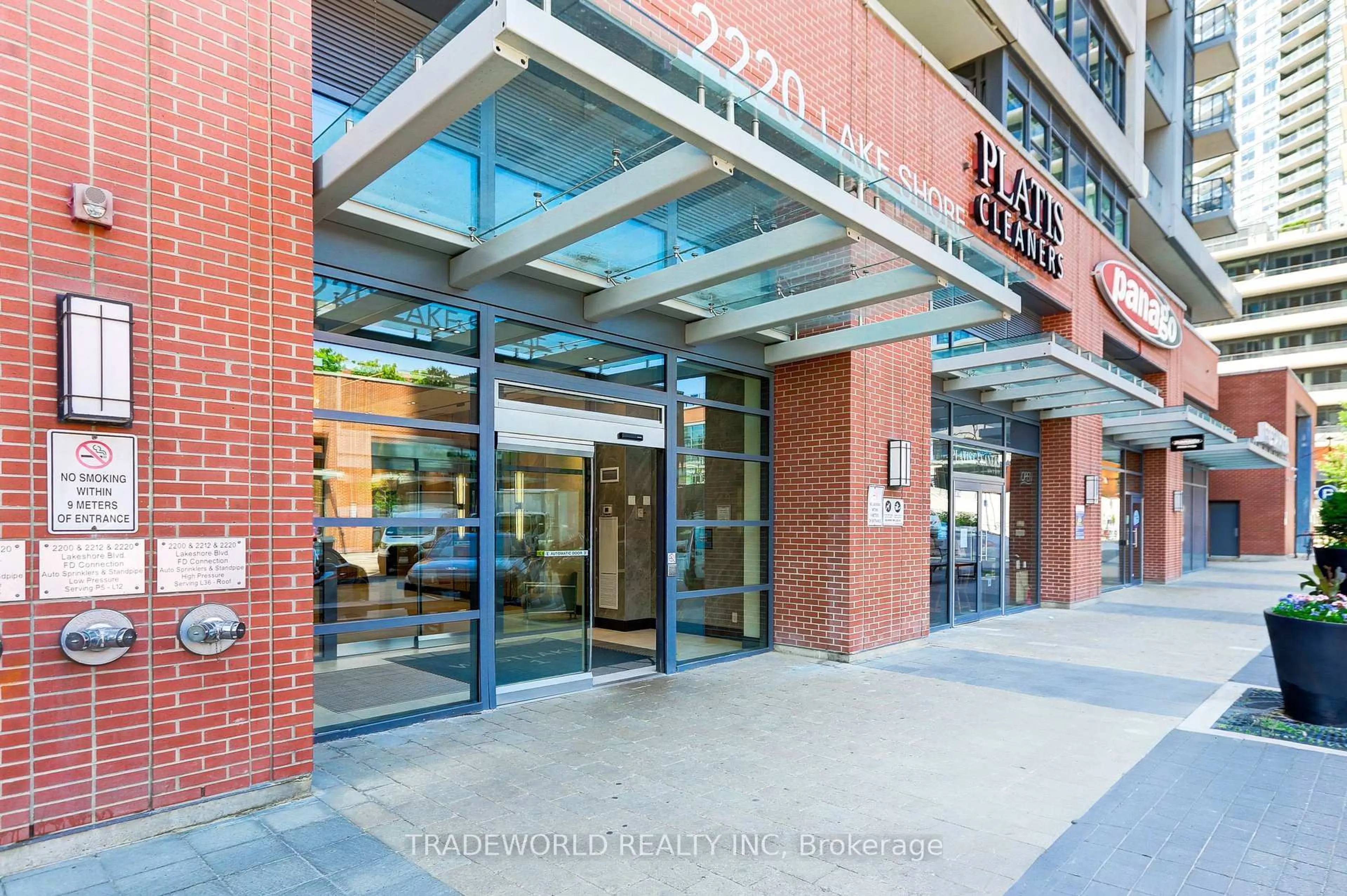 Indoor foyer for 2220 Lakeshore Blvd #1203, Toronto Ontario M8V 0C1