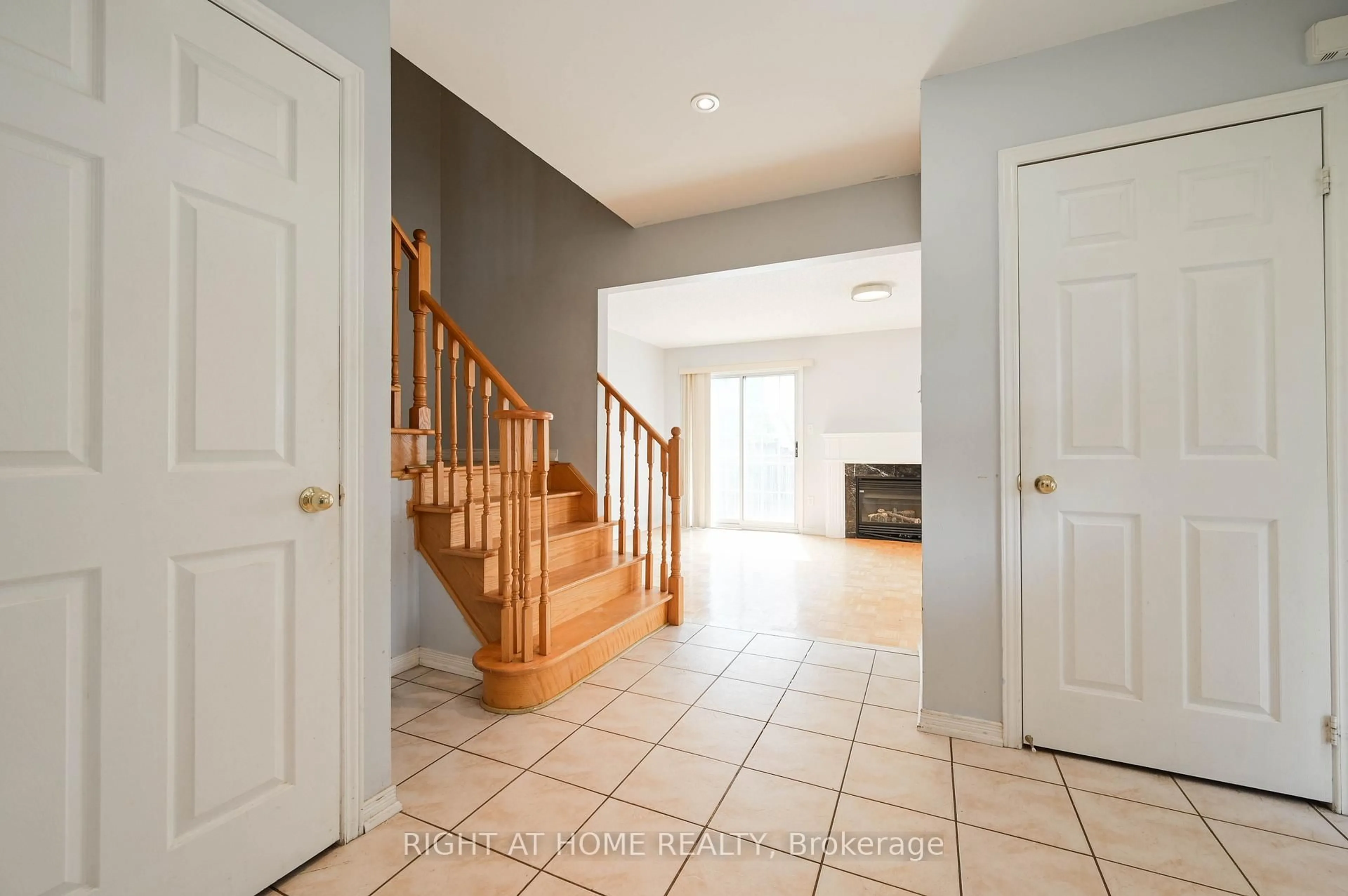 Indoor entryway for 138 Zia Dodda Cres, Brampton Ontario L6P 1T4