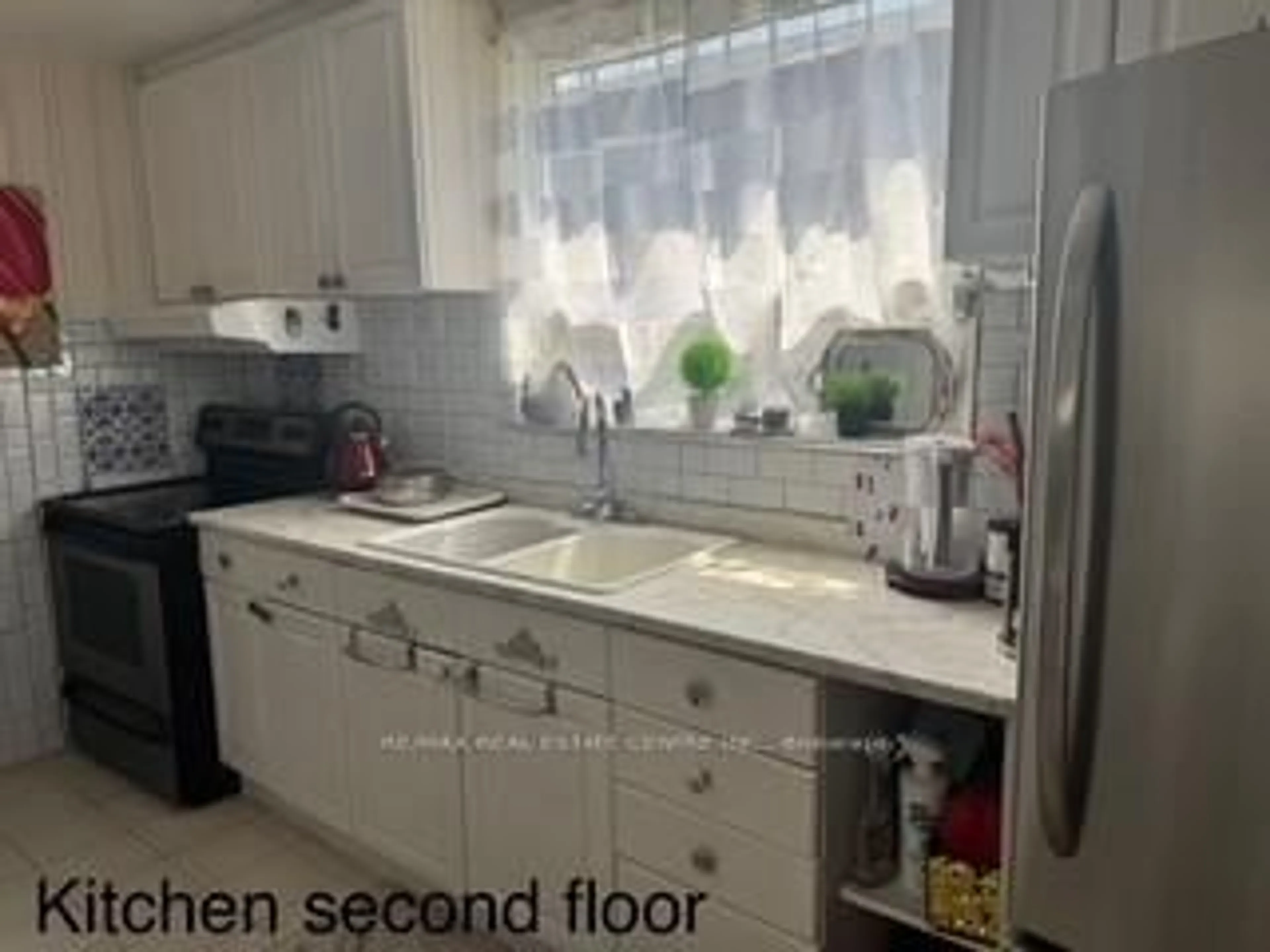 Standard kitchen, unknown for 48 Croham Rd, Toronto Ontario M6E 4X8
