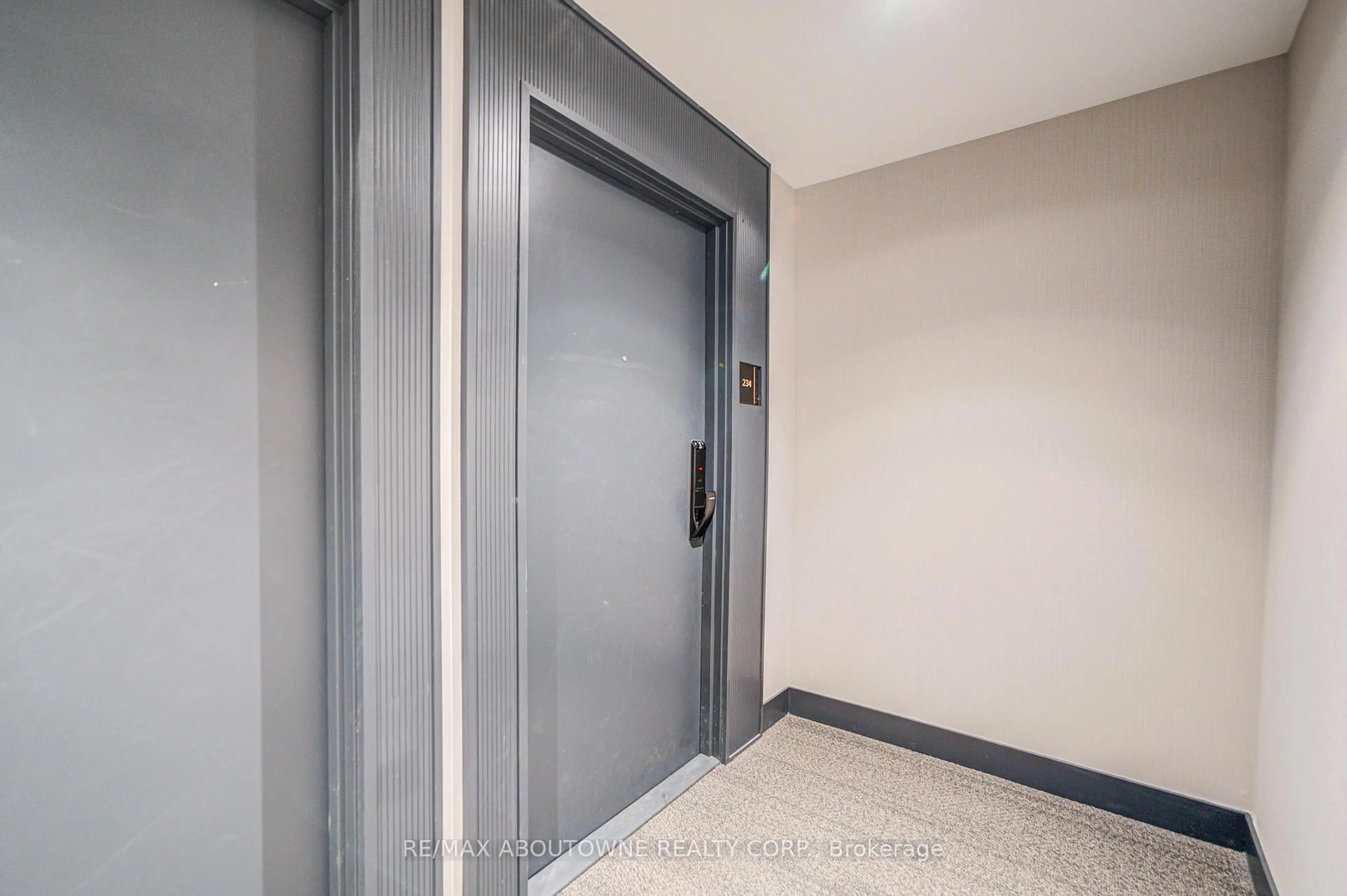 Indoor foyer for 395 Dundas St #234, Oakville Ontario L6M 5R8