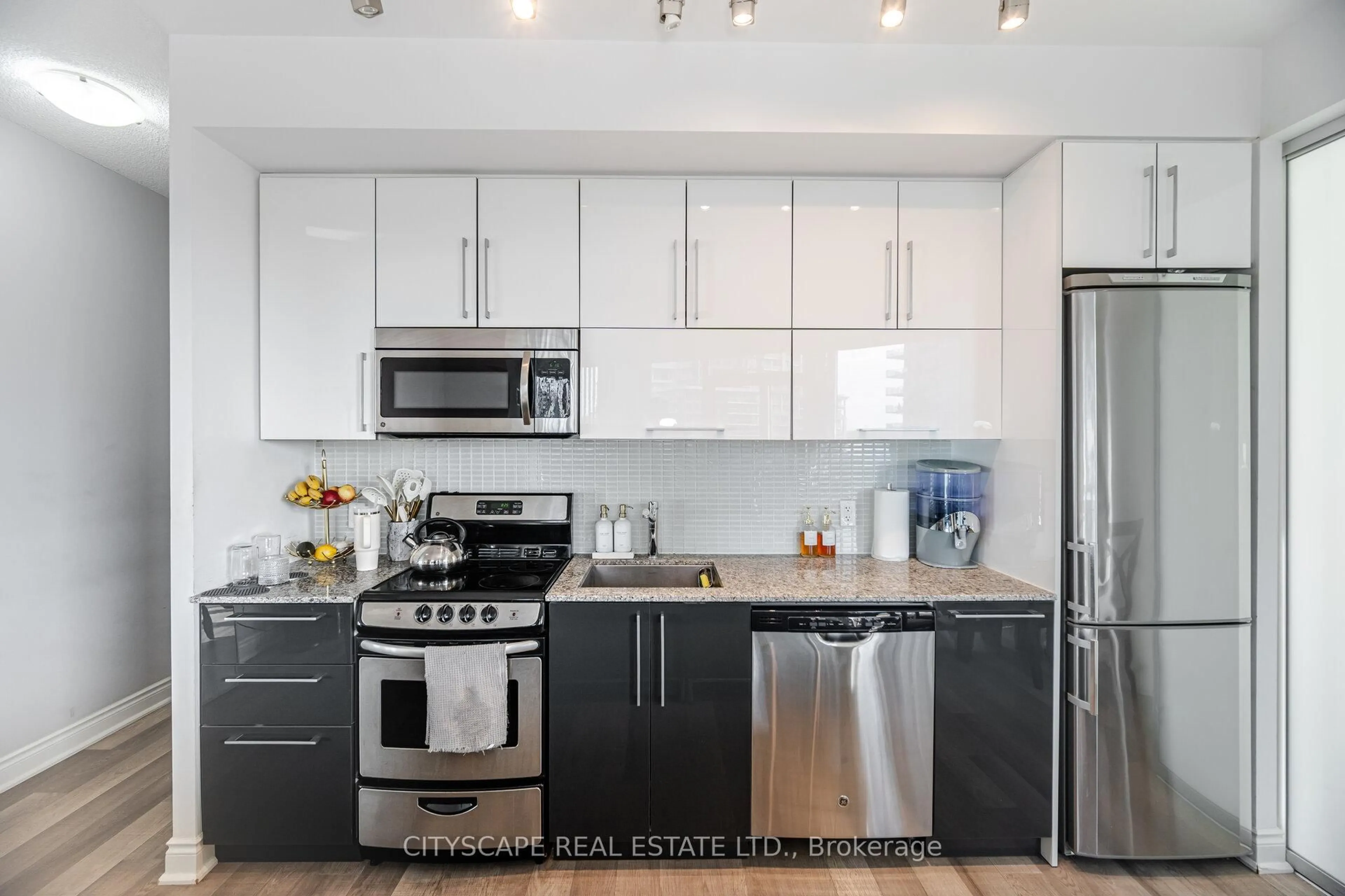 Unknown for 80 Marine Parade Dr #808, Toronto Ontario M8V 0A3