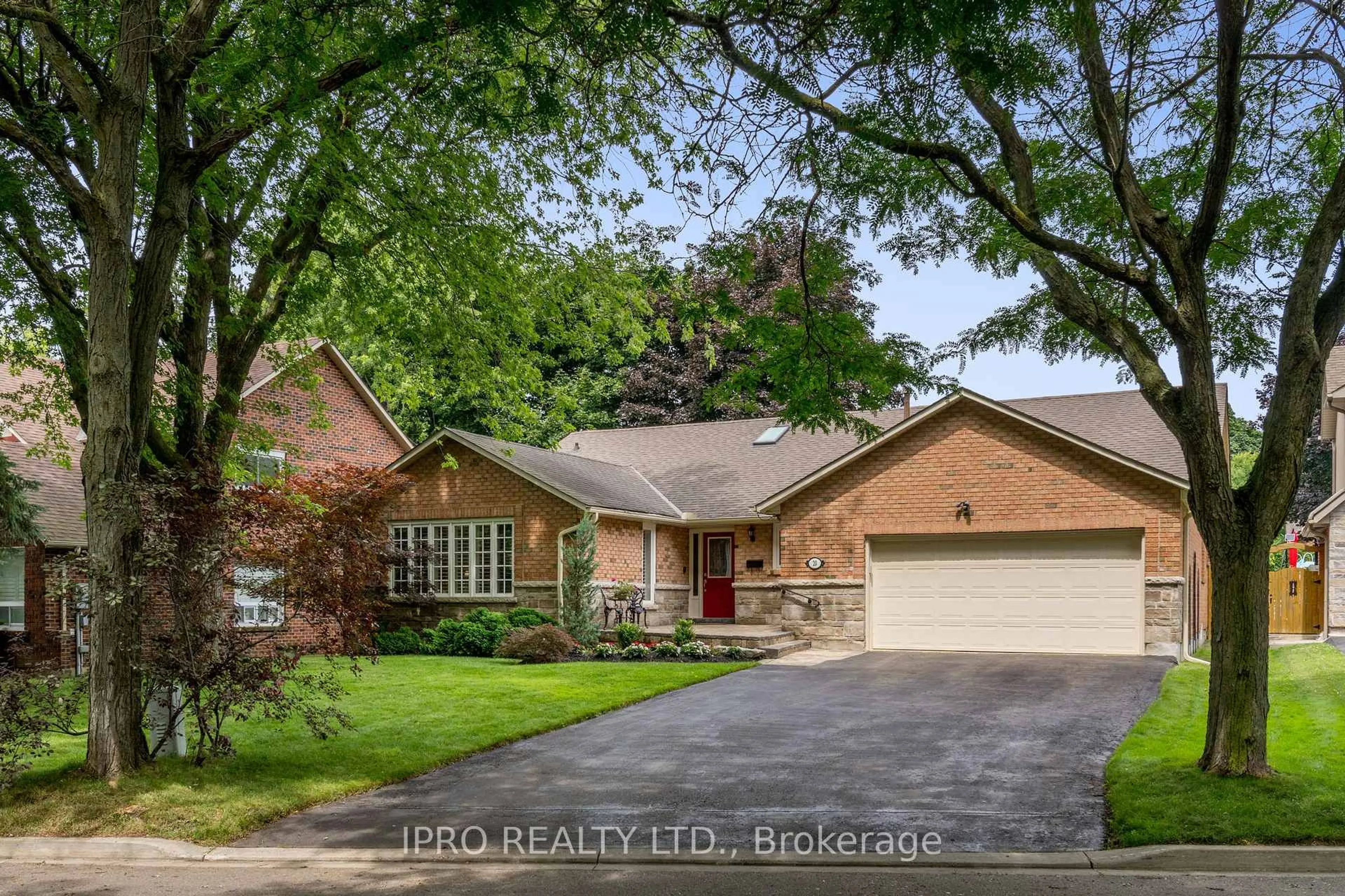 Home with brick exterior material, street for 20 Lennox Crt, Brampton Ontario L6Z 1V9