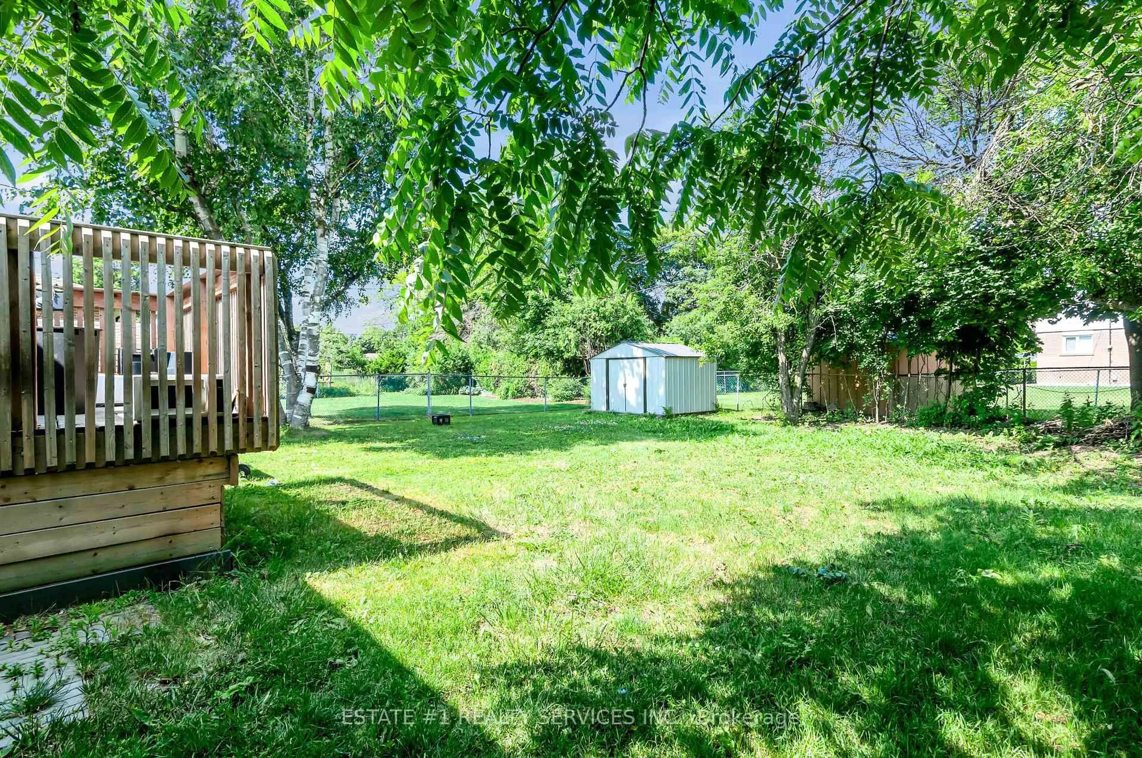 Patio, forest/trees view for 9 Dowling Cres, Brampton Ontario L6T 3B8