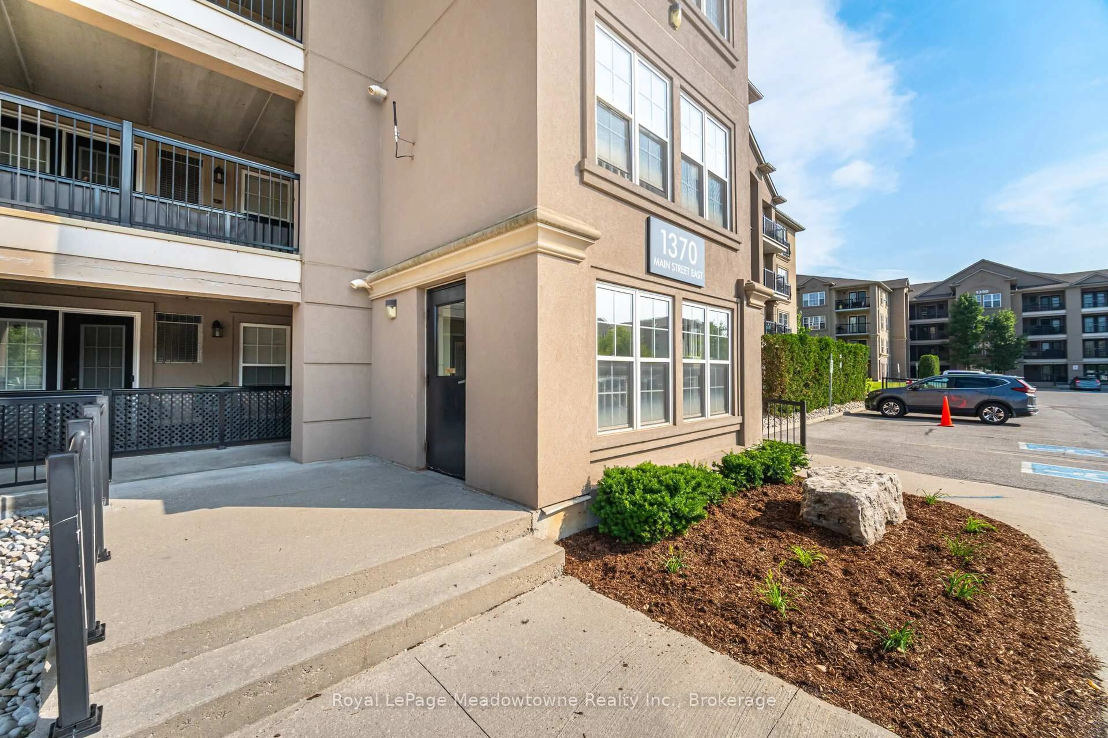 Patio, street for 1370 Main St #105, Milton Ontario L9T 7S8
