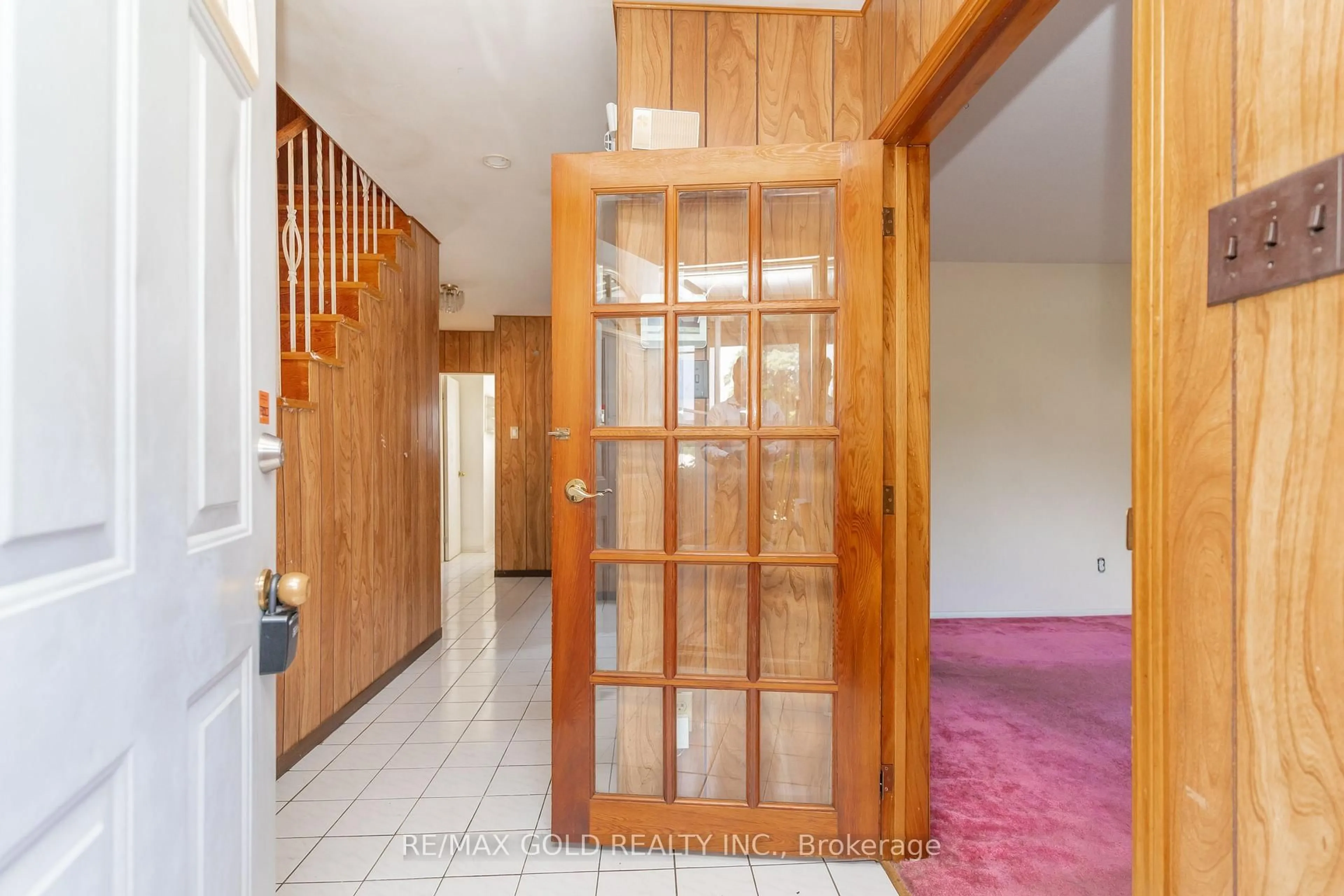 Indoor foyer for 1 Dartnell Pl, Brampton Ontario L6T 1P3