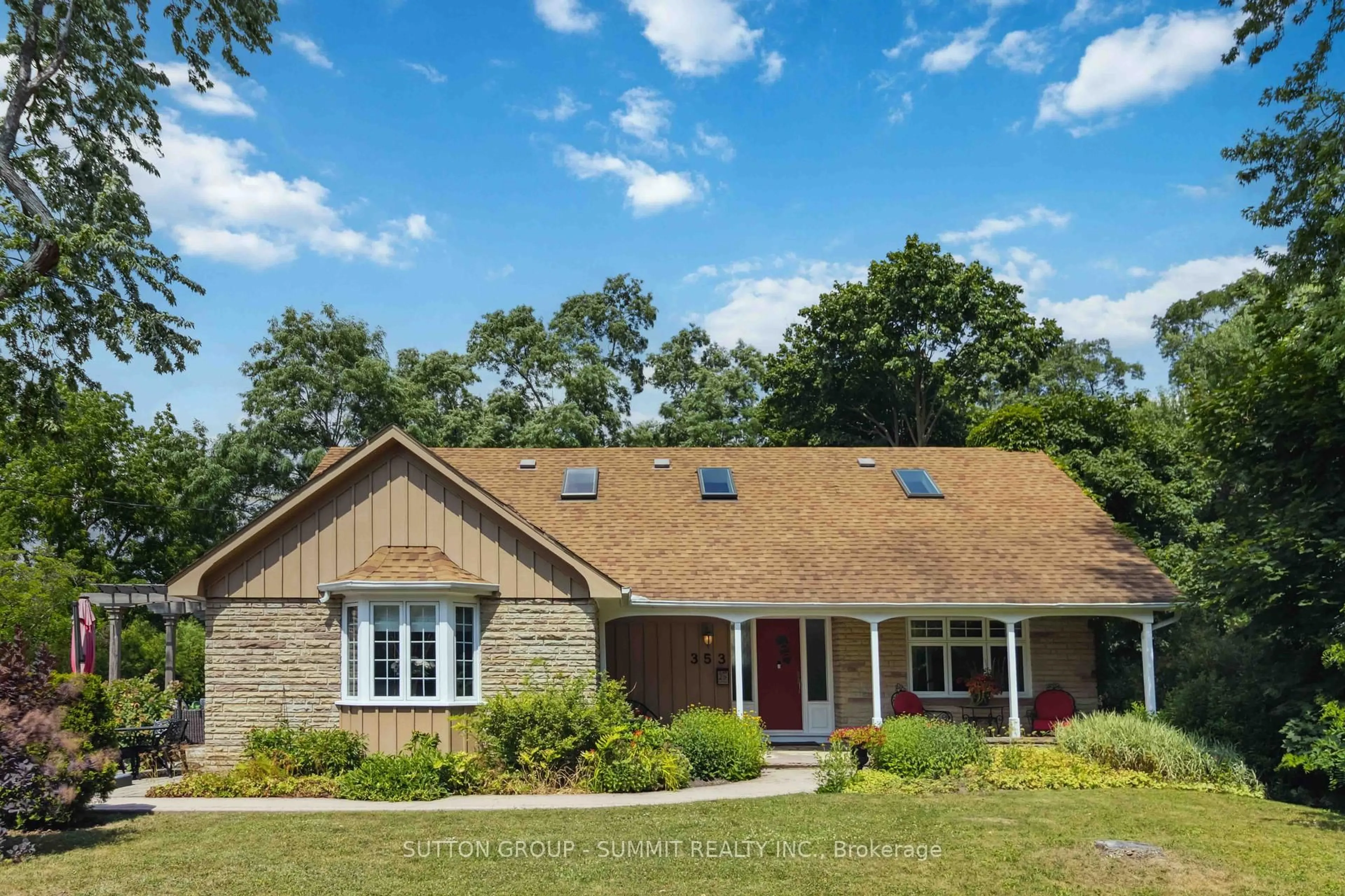 Home with brick exterior material, unknown for 353 Queen St, Mississauga Ontario L5M 1M3