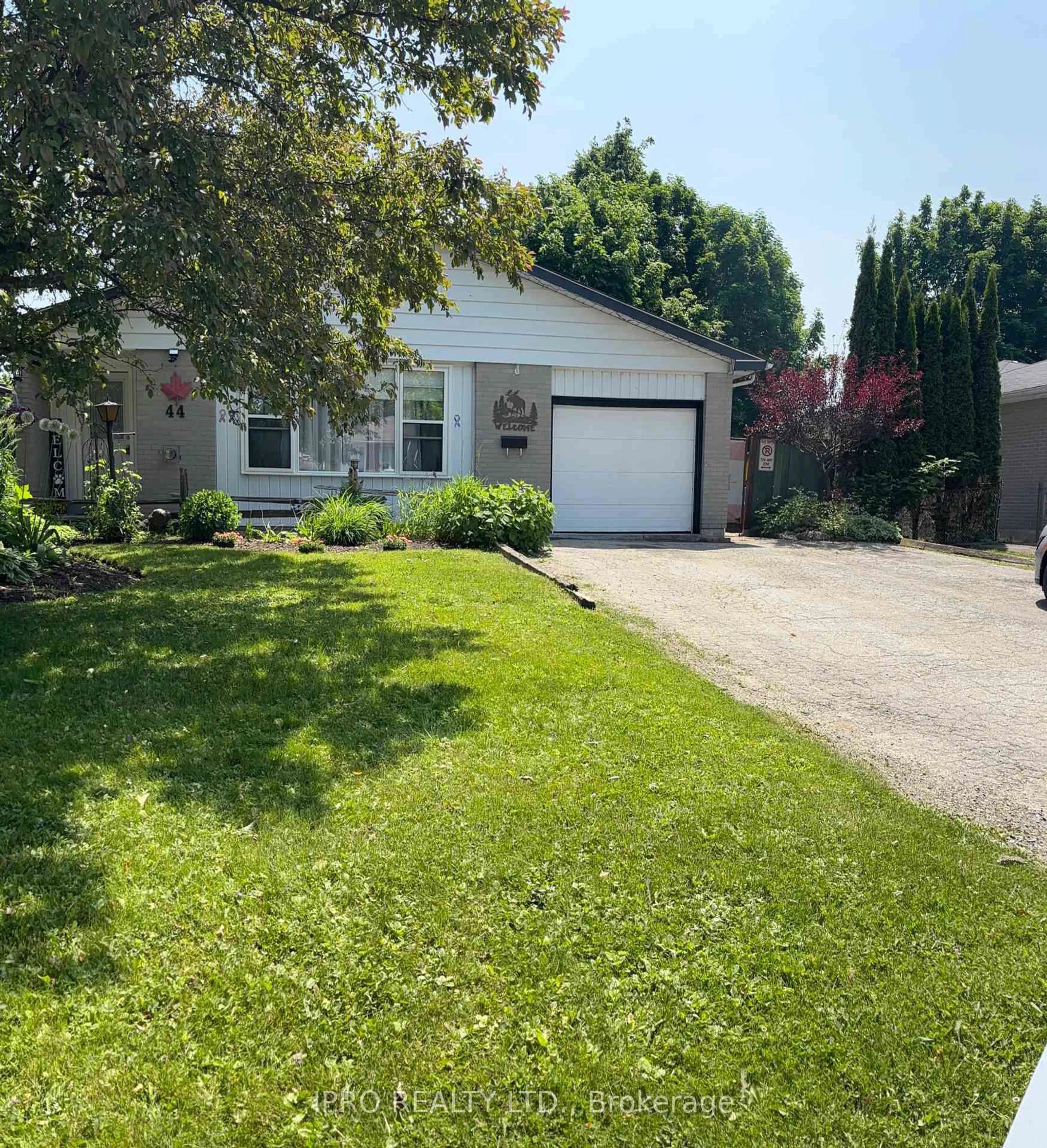 A pic from outside/outdoor area/front of a property/back of a property/a pic from drone, street for 44 Madison Ave, Orangeville Ontario L9W 1S3