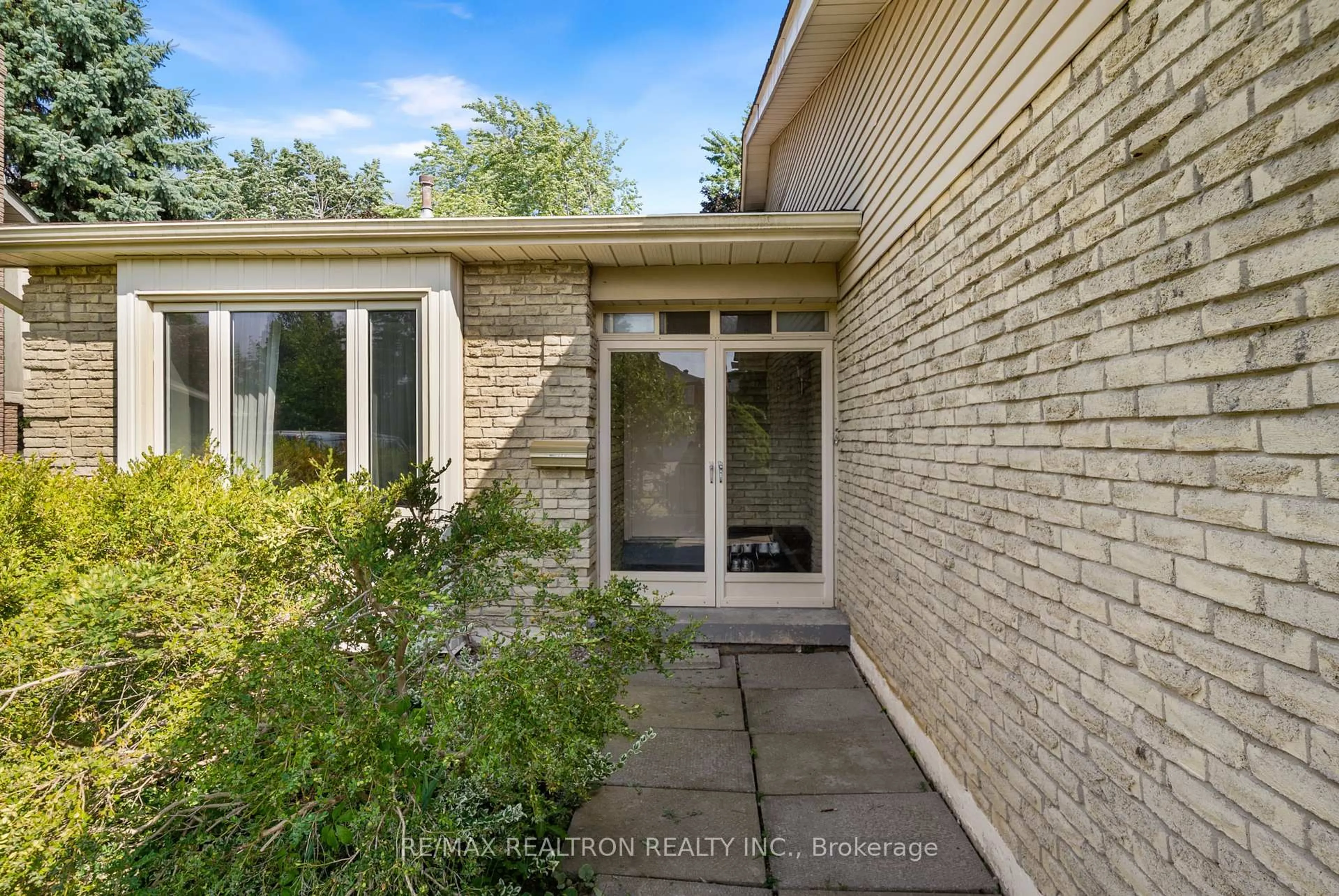 Unknown for 56 Mansfield St, Brampton Ontario L6S 2Y5