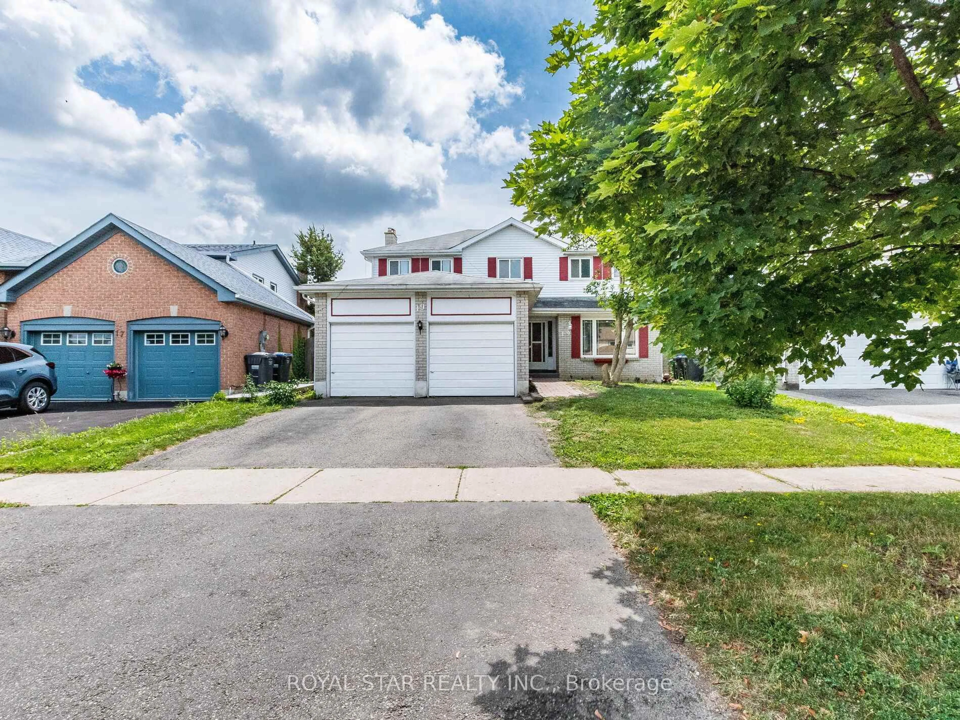 A pic from outside/outdoor area/front of a property/back of a property/a pic from drone, street for 19 Markham St, Brampton Ontario L6S 3P2