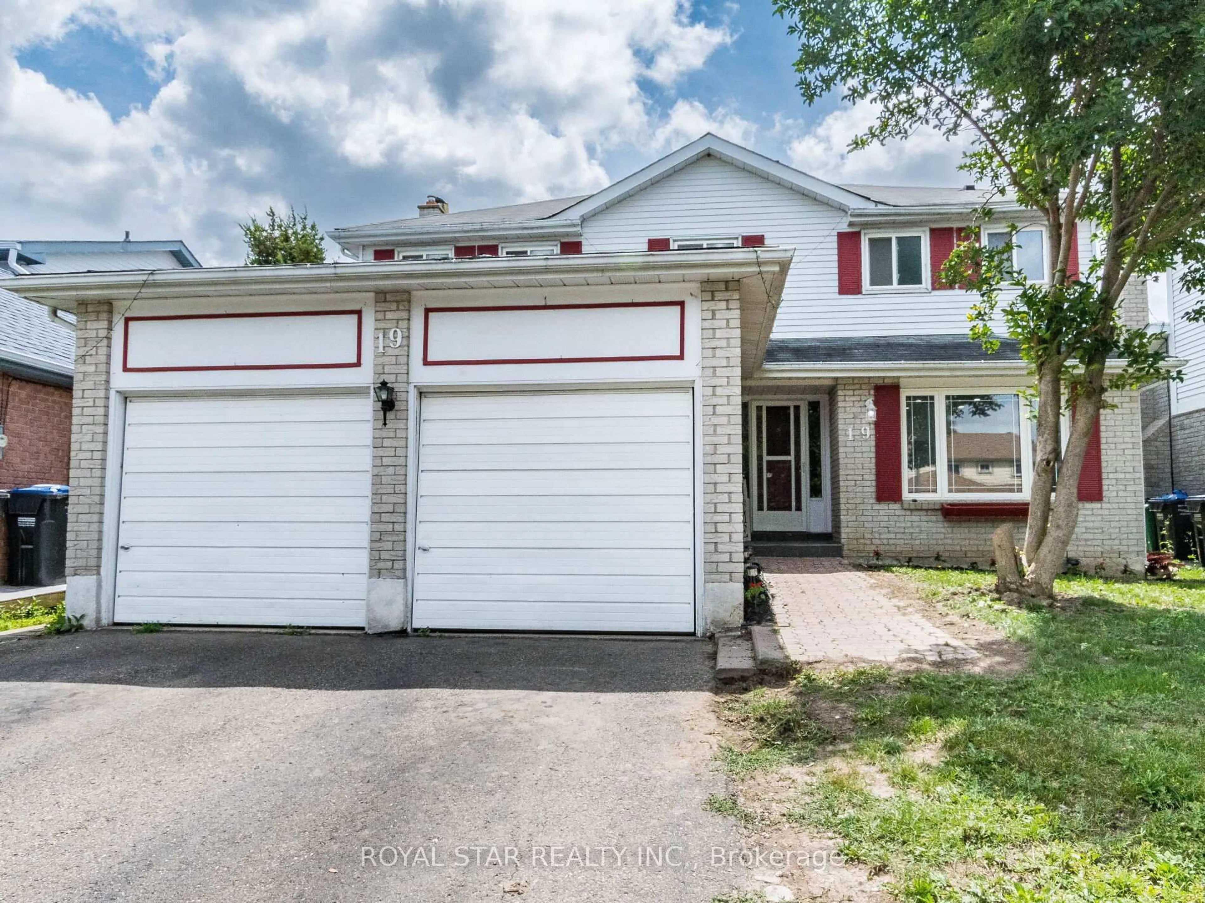 A pic from outside/outdoor area/front of a property/back of a property/a pic from drone, street for 19 Markham St, Brampton Ontario L6S 3P2