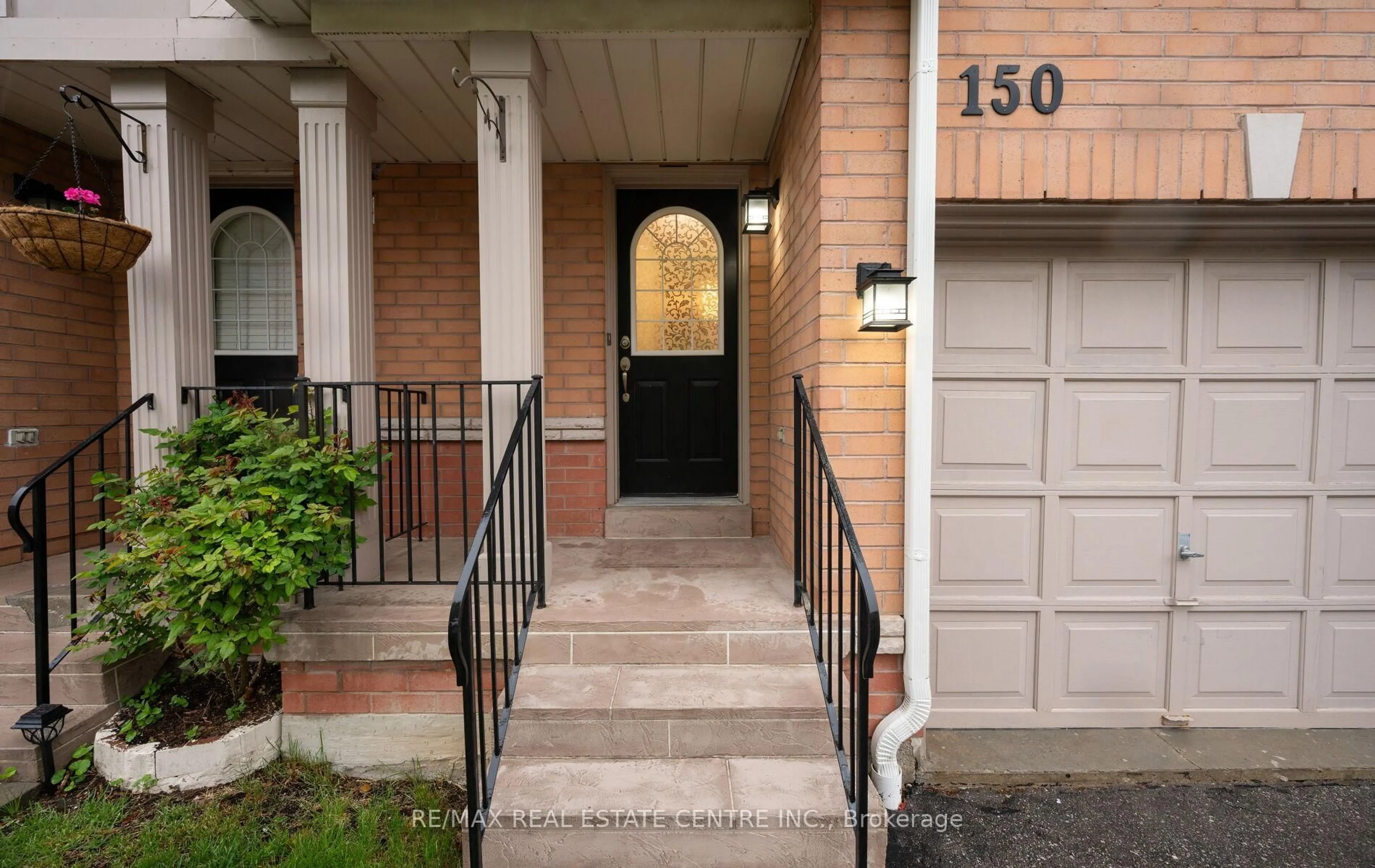 Indoor entryway for 5030 Heatherleigh Ave #150, Mississauga Ontario L5V 2G7