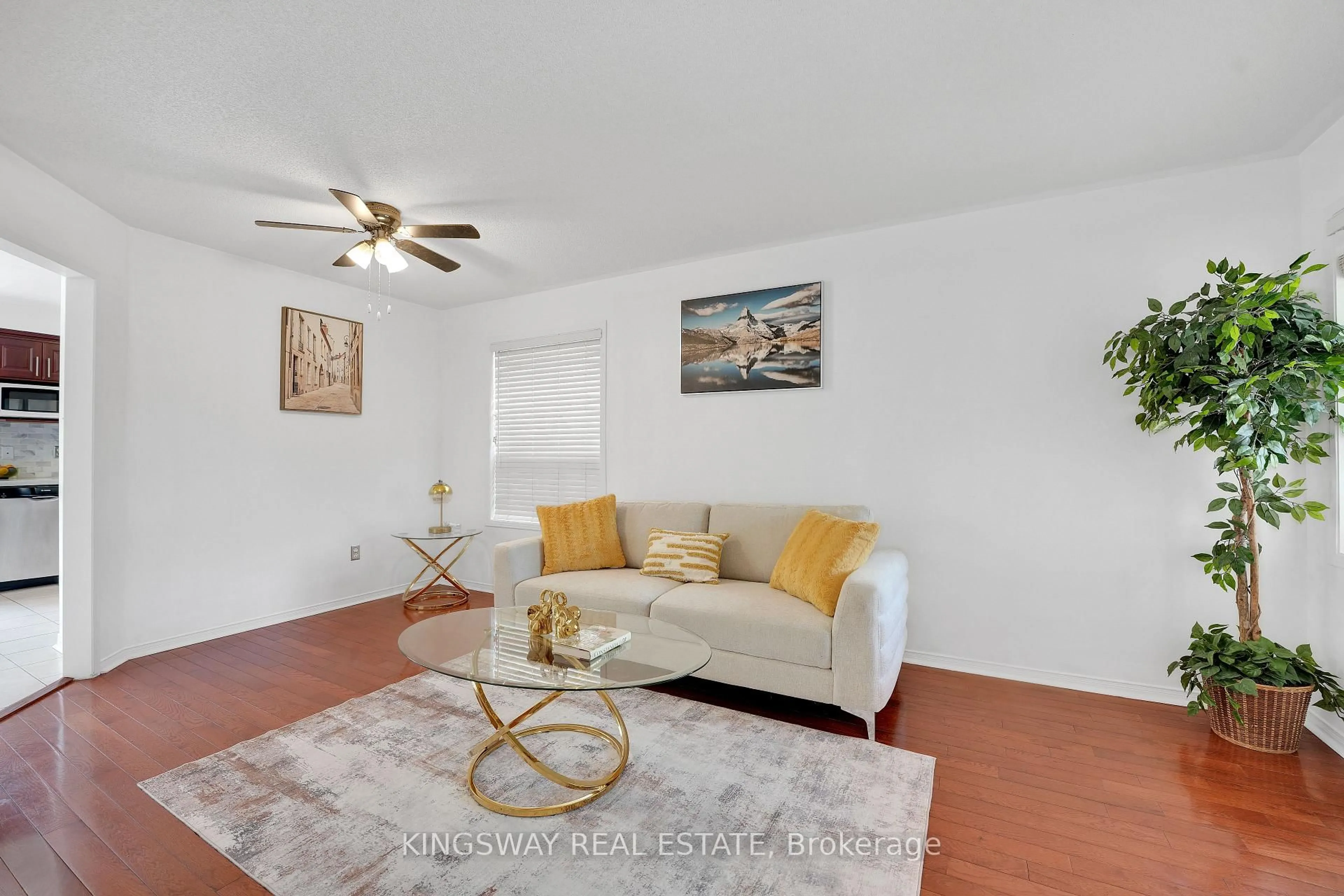 Living room with furniture, unknown for 2944 Westbury Crt, Mississauga Ontario L5M 6B2