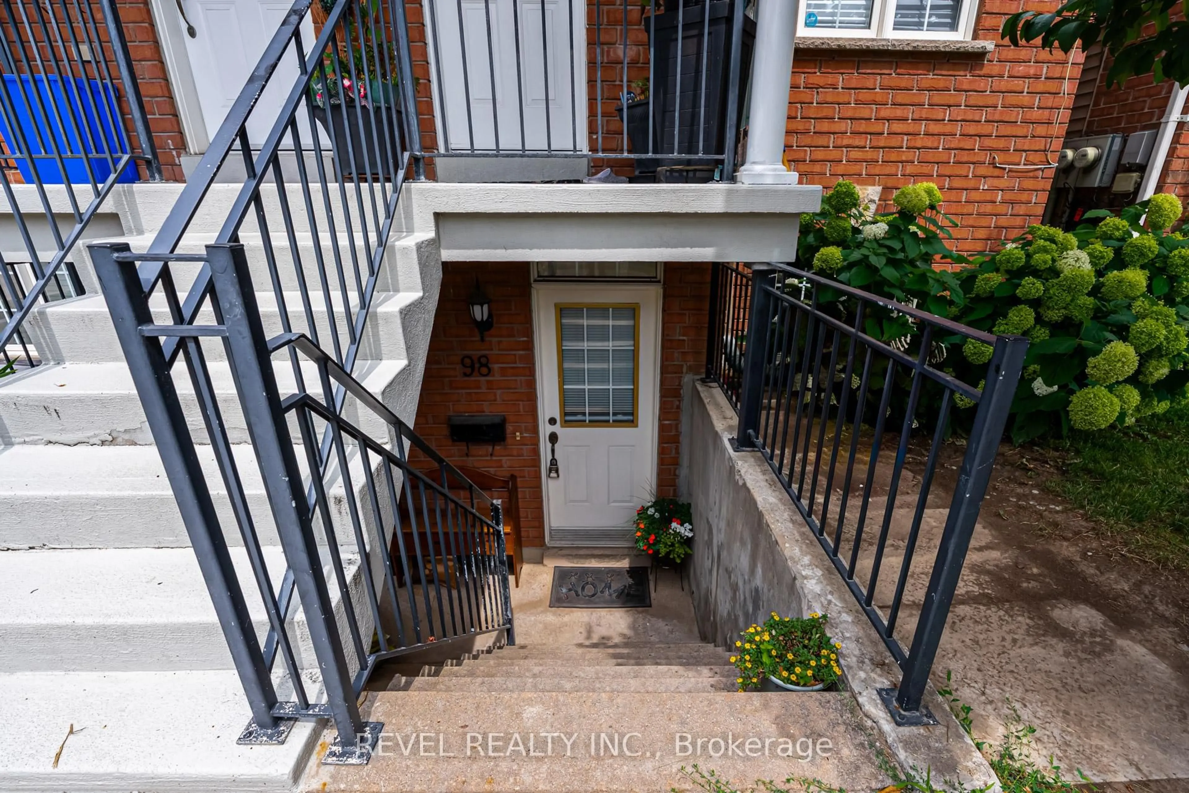 Unknown for 98 Connolly St, Toronto Ontario M6N 5G3