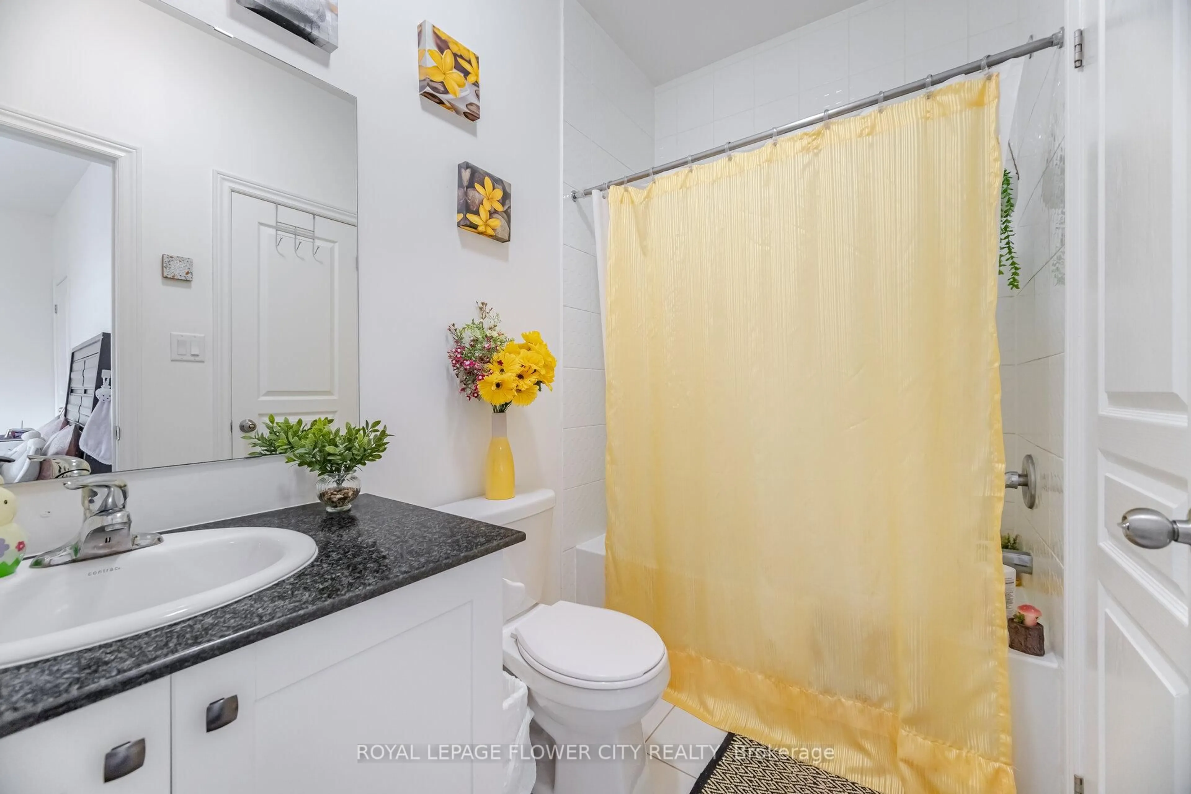 Standard bathroom, ceramic/tile floor for 31 O'Connor Cres, Brampton Ontario L7A 5A6