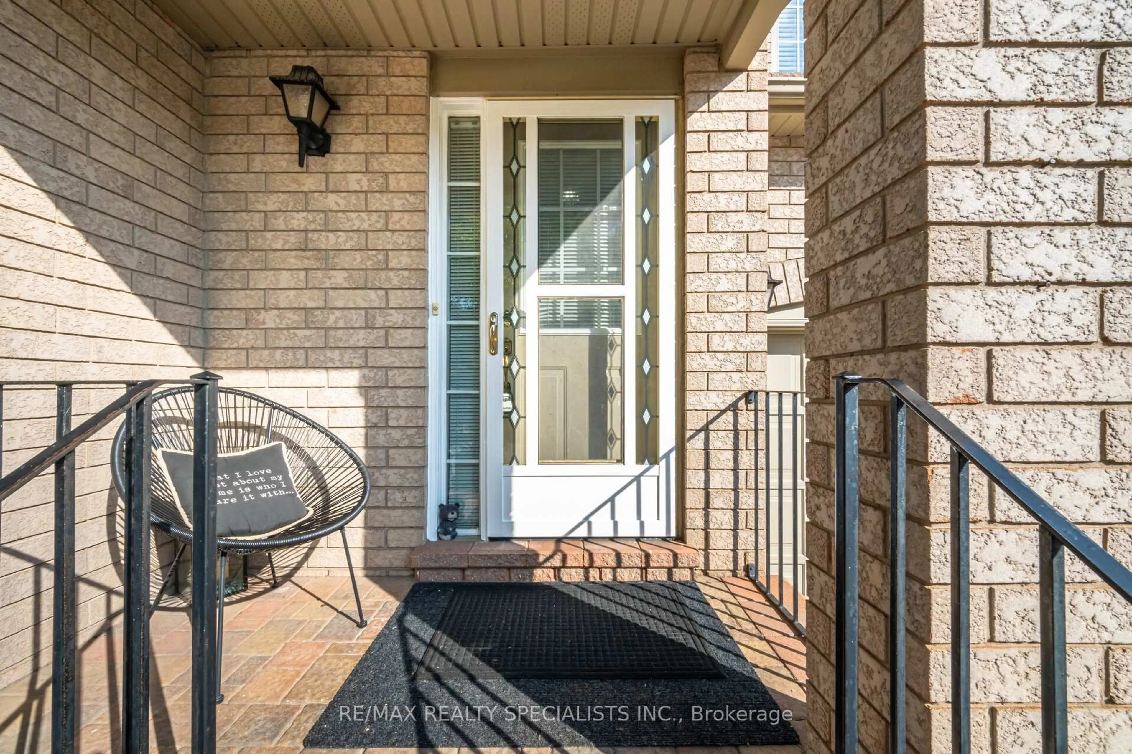 Indoor entryway for 5150 Silvercreek Dr, Burlington Ontario L7L 6K6