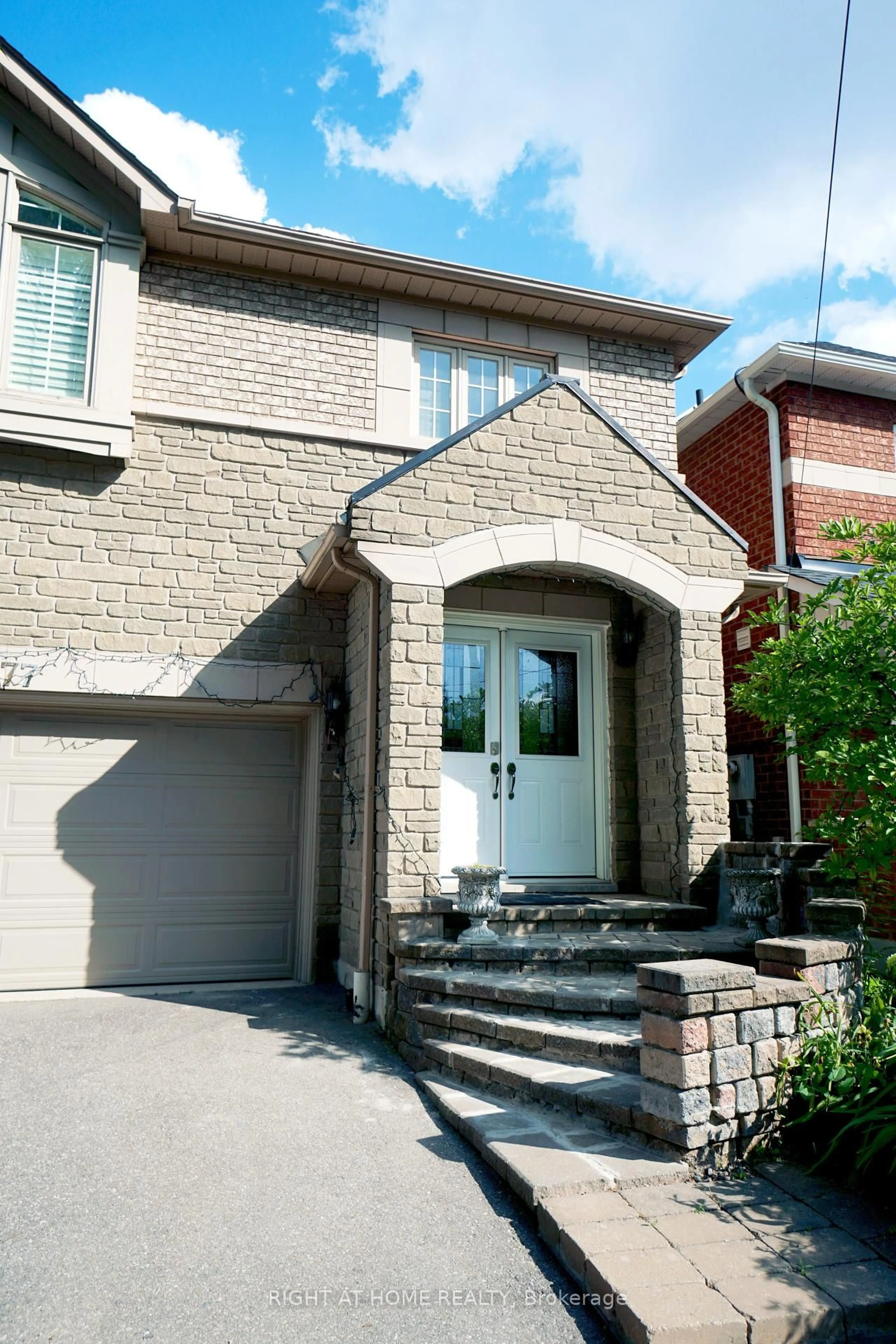 Home with brick exterior material, street for 377 Turnberry Cres, Mississauga Ontario L4Z 3W3