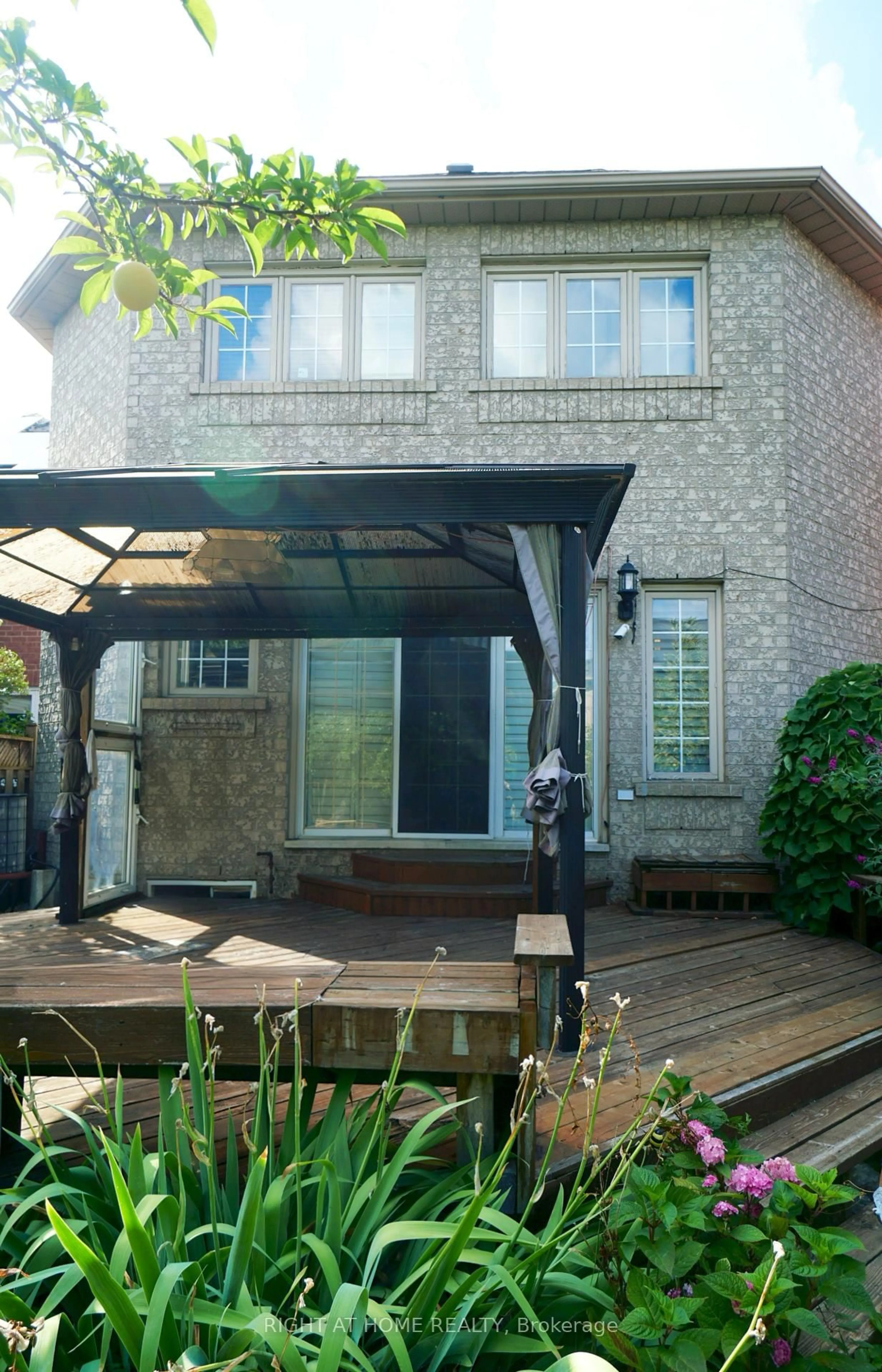 Patio, street for 377 Turnberry Cres, Mississauga Ontario L4Z 3W3
