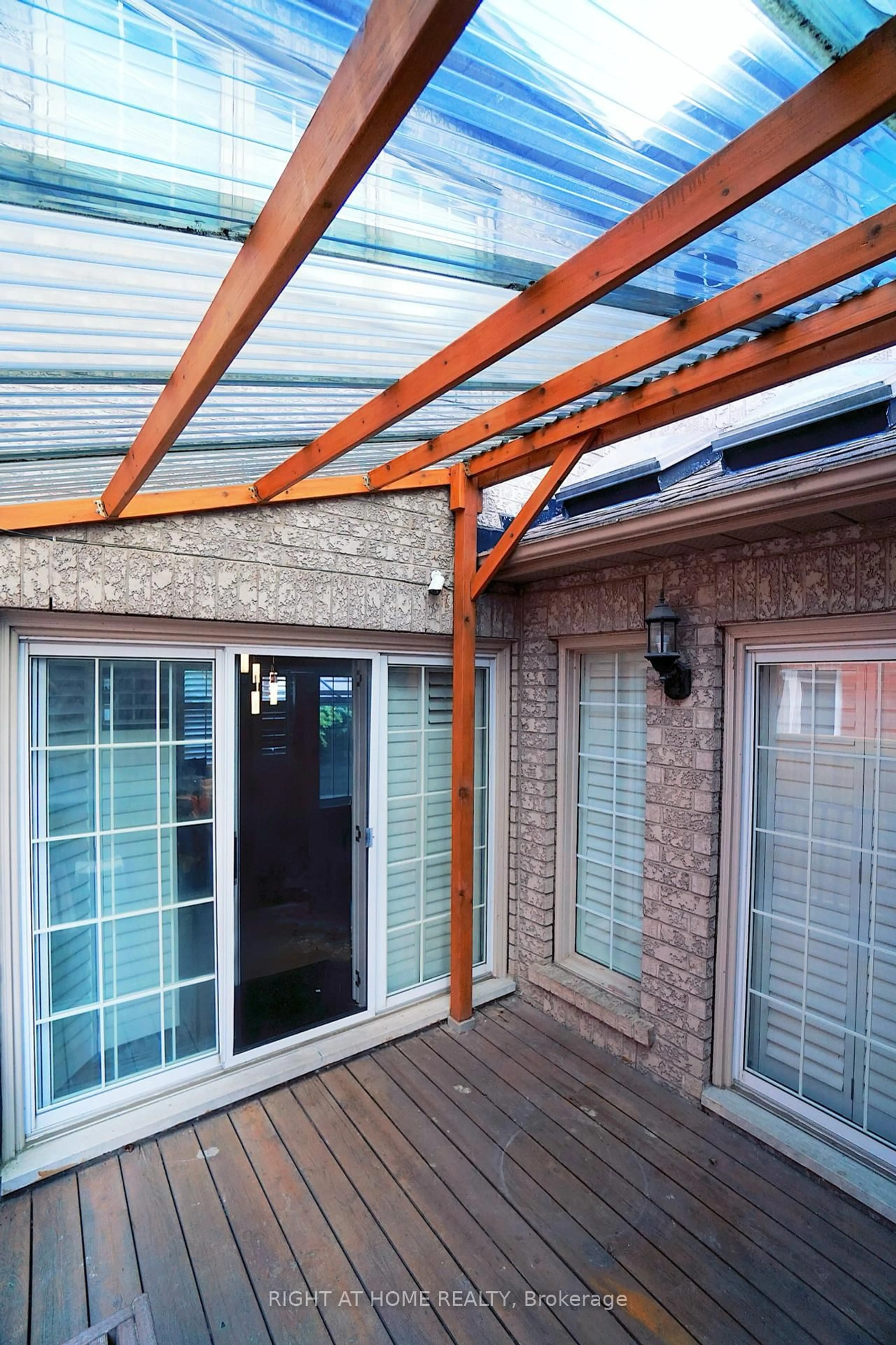 Patio, street for 377 Turnberry Cres, Mississauga Ontario L4Z 3W3
