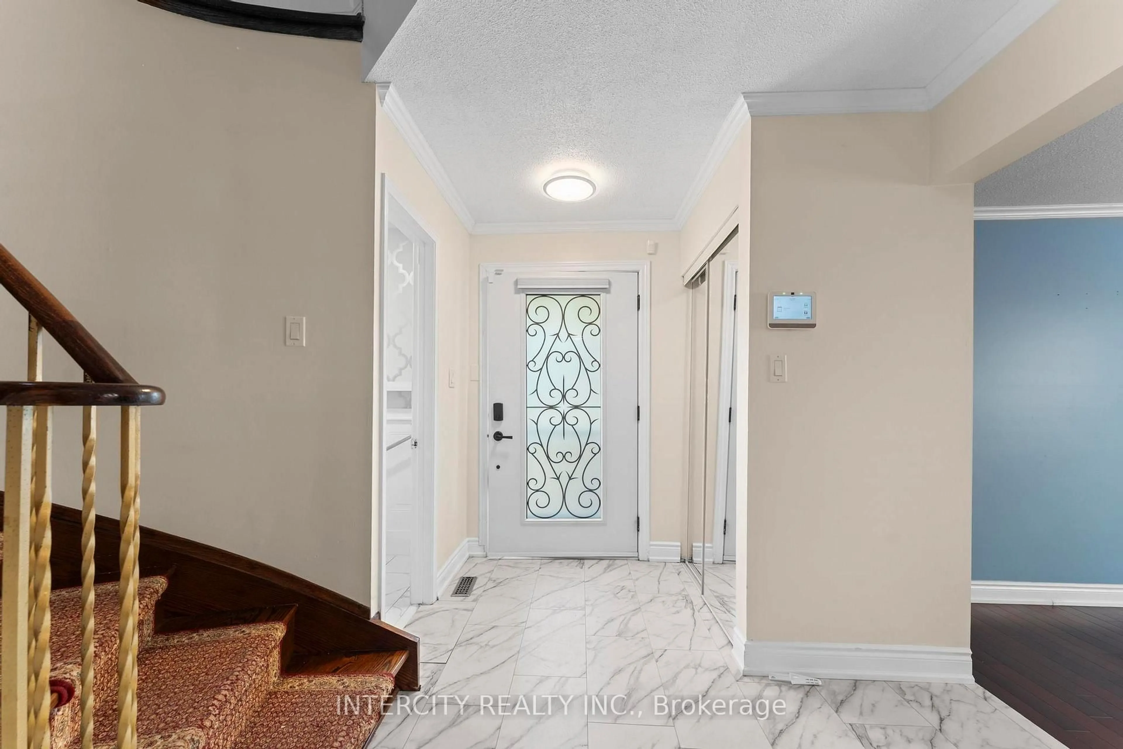 Indoor entryway for 3 Gervais Dr, Brampton Ontario L6Y 2V2