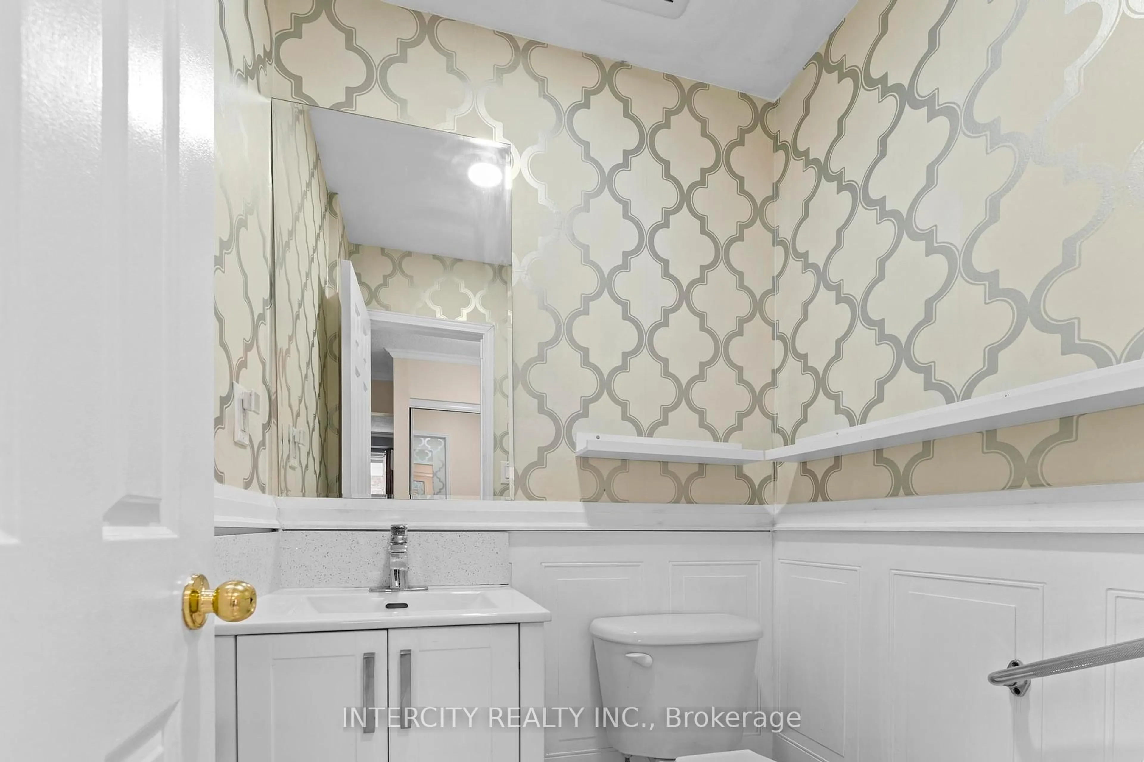 Standard bathroom, ceramic/tile floor for 3 Gervais Dr, Brampton Ontario L6Y 2V2