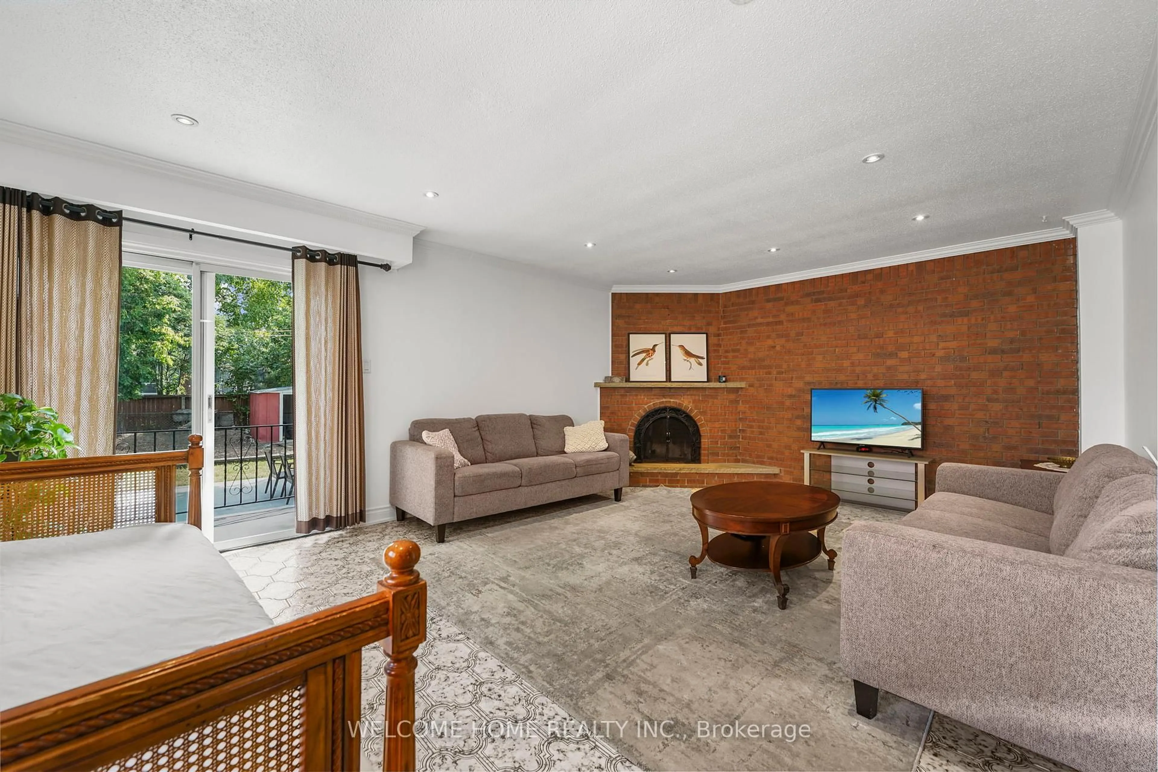 Living room with furniture, unknown for 136 Ardwick Blvd, Toronto Ontario M9M 1W2