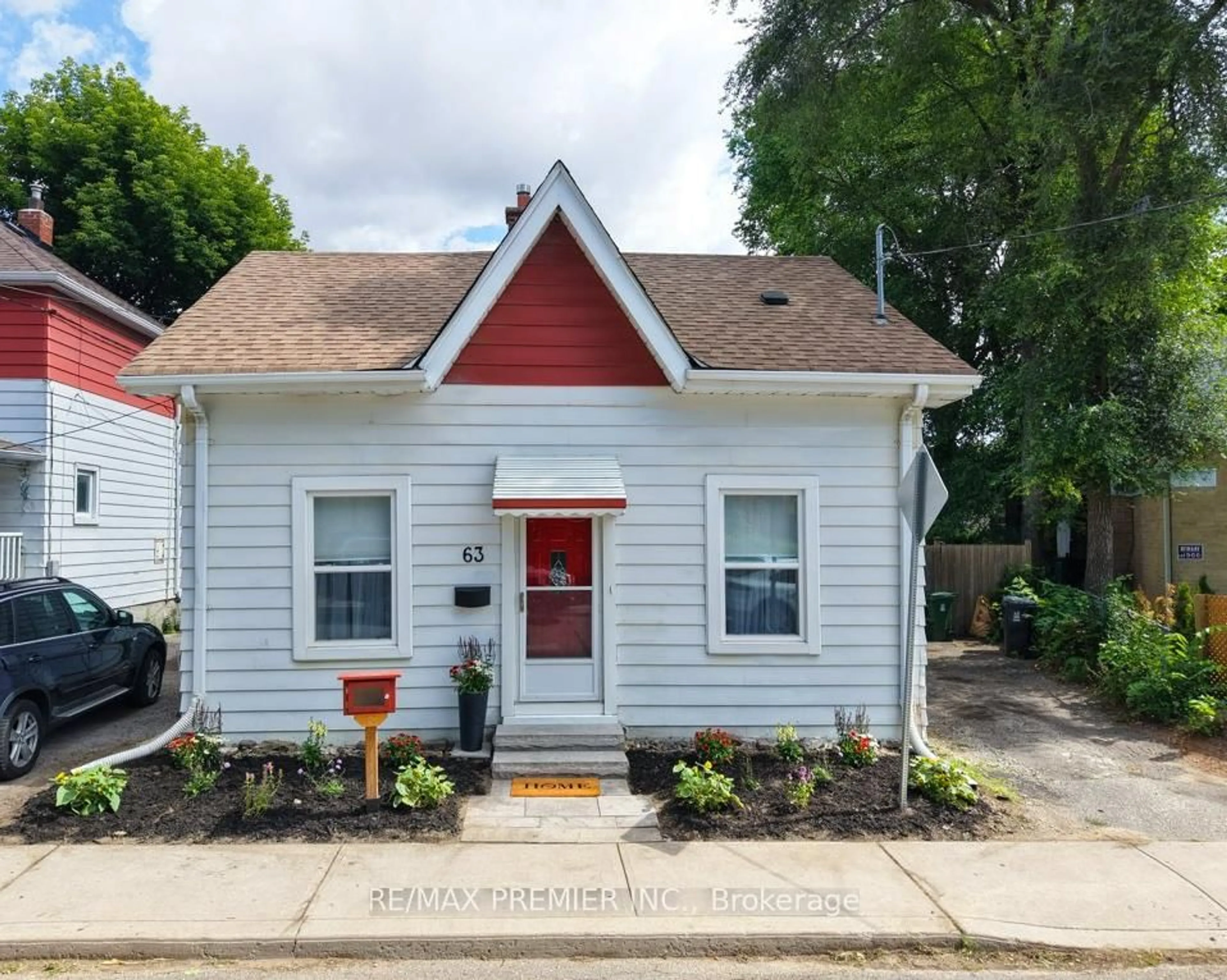 Home with vinyl exterior material, street for 63 George St, Toronto Ontario M9N 2B6