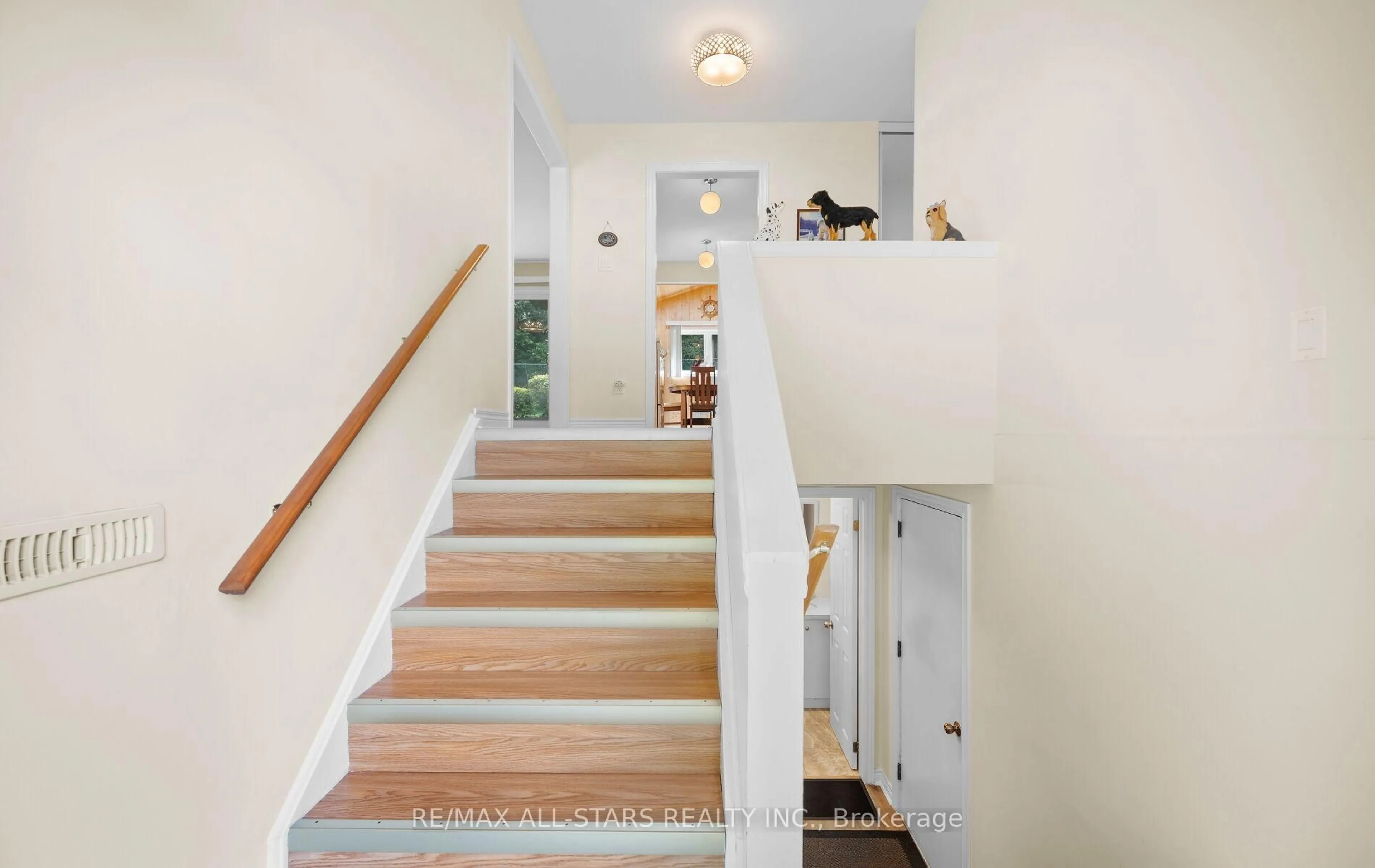 Stairs for 137 Connaught Cres, Caledon Ontario L7E 2S5