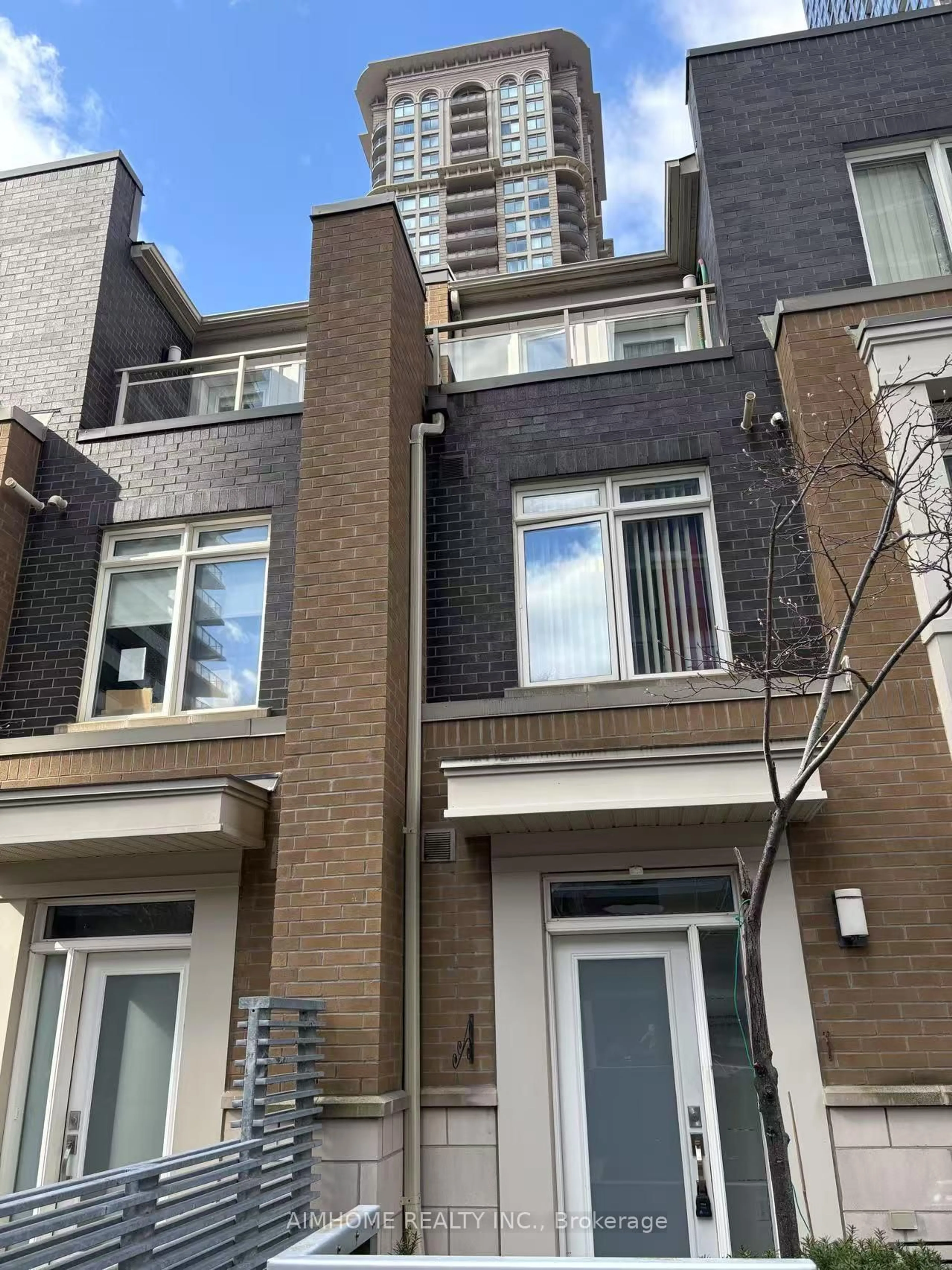 Home with brick exterior material, street for 370 Square One Dr #27, Mississauga Ontario L5B 0E6