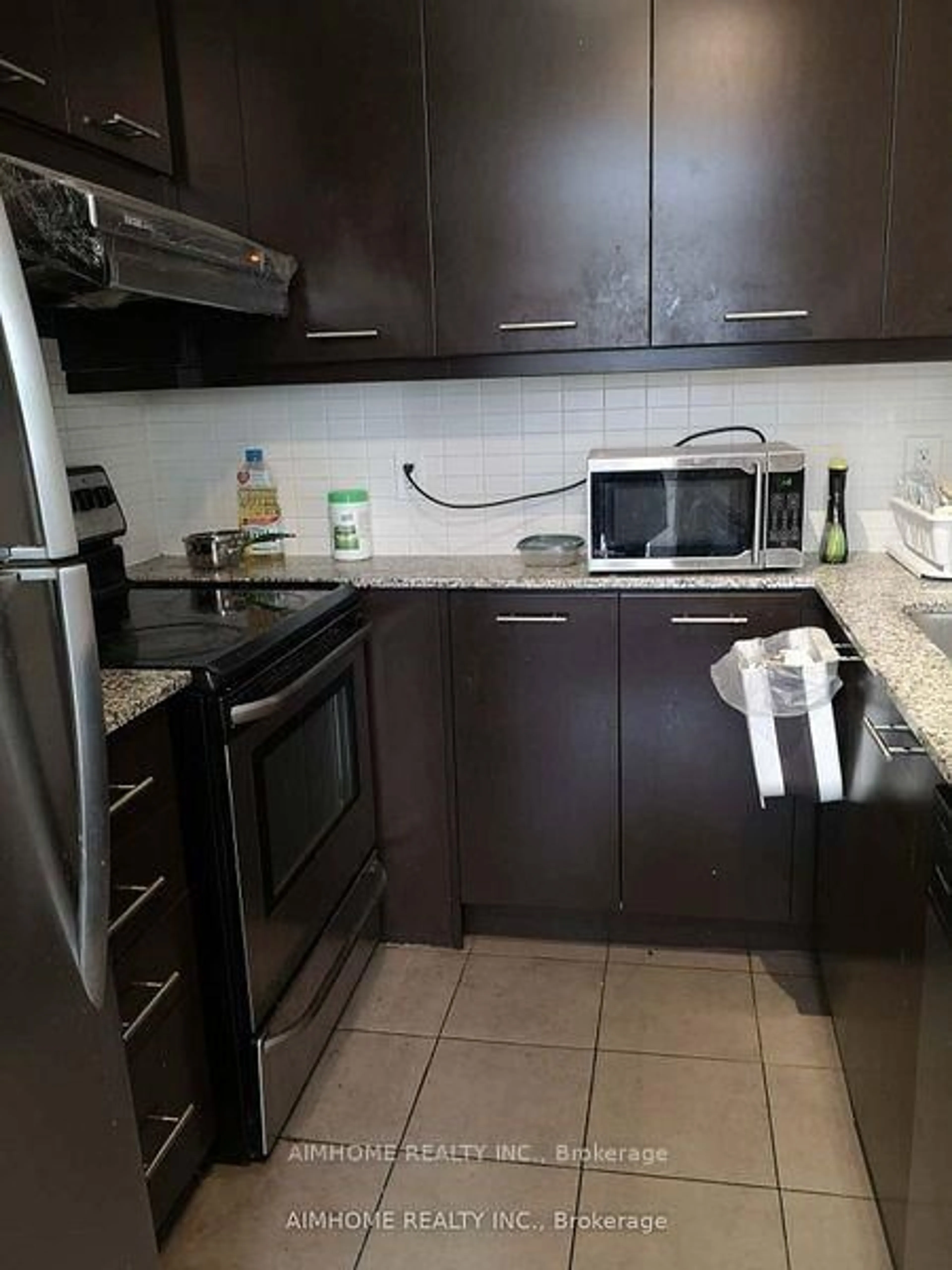 Standard kitchen, unknown for 370 Square One Dr #27, Mississauga Ontario L5B 0E6