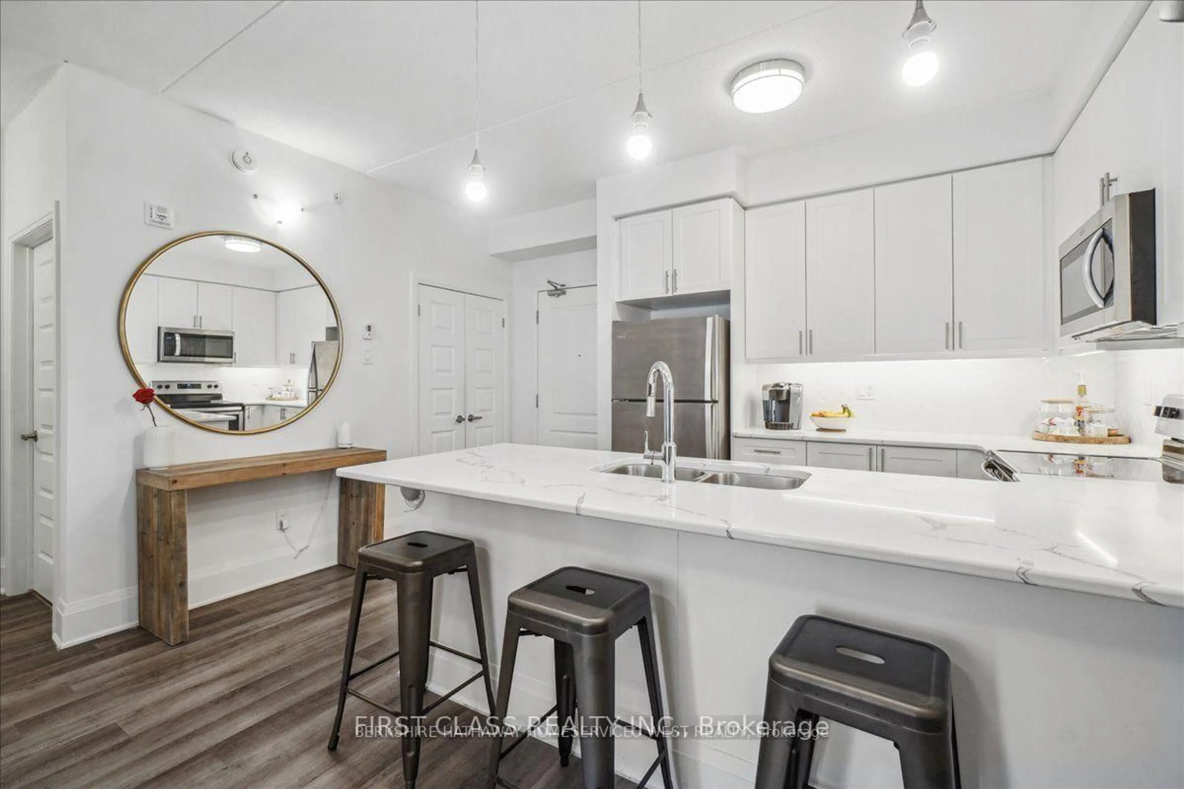 Open concept kitchen, unknown for 610 Farmstead Dr #104, Milton Ontario L9T 8X5