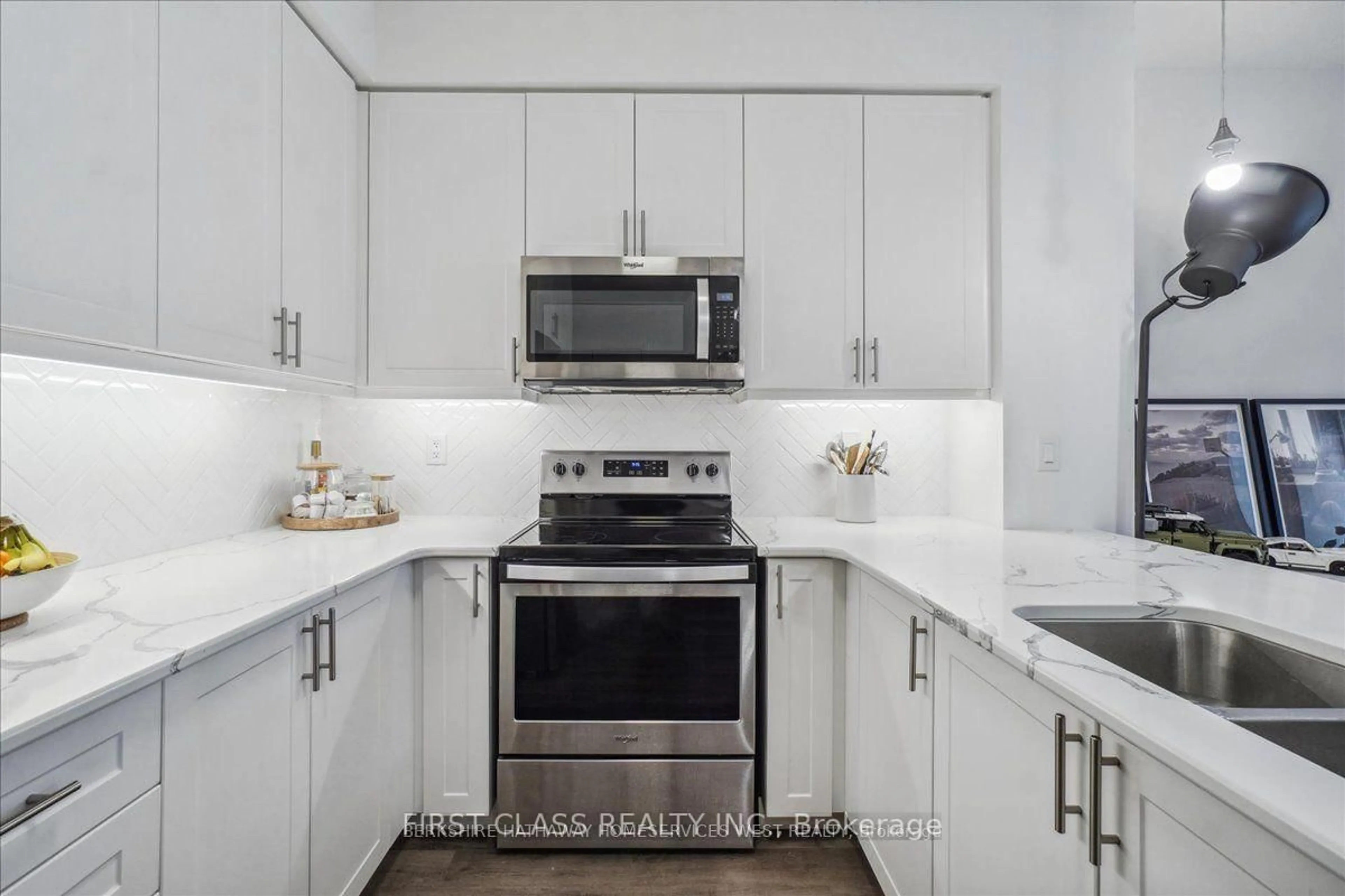 Standard kitchen, ceramic/tile floor for 610 Farmstead Dr #104, Milton Ontario L9T 8X5
