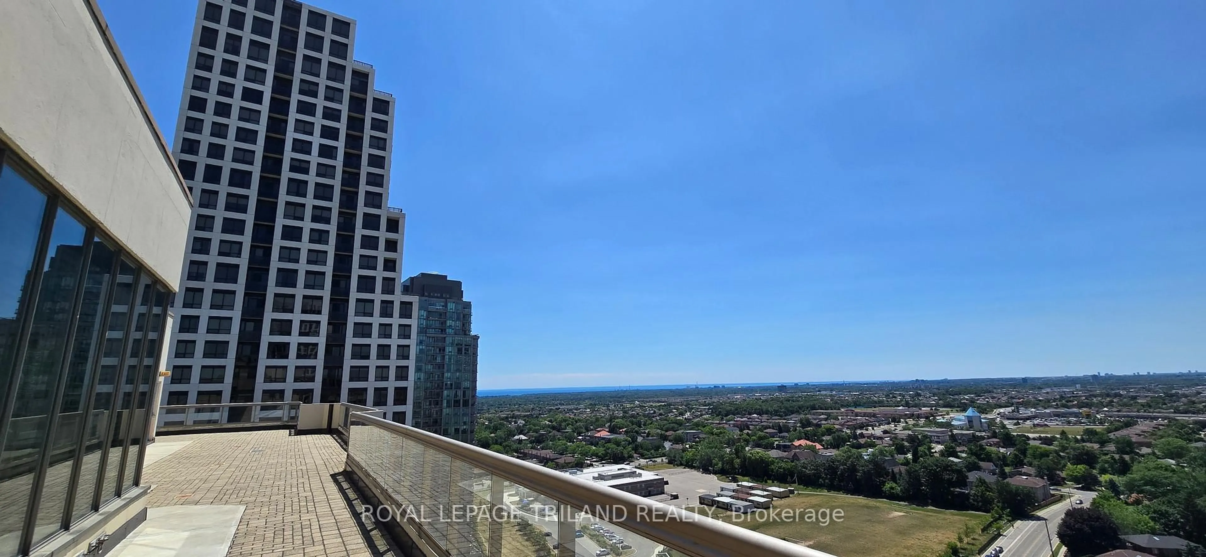 A pic from outside/outdoor area/front of a property/back of a property/a pic from drone, city buildings view from balcony for 55 Elm Dr #711, Mississauga Ontario L5B 3Z3