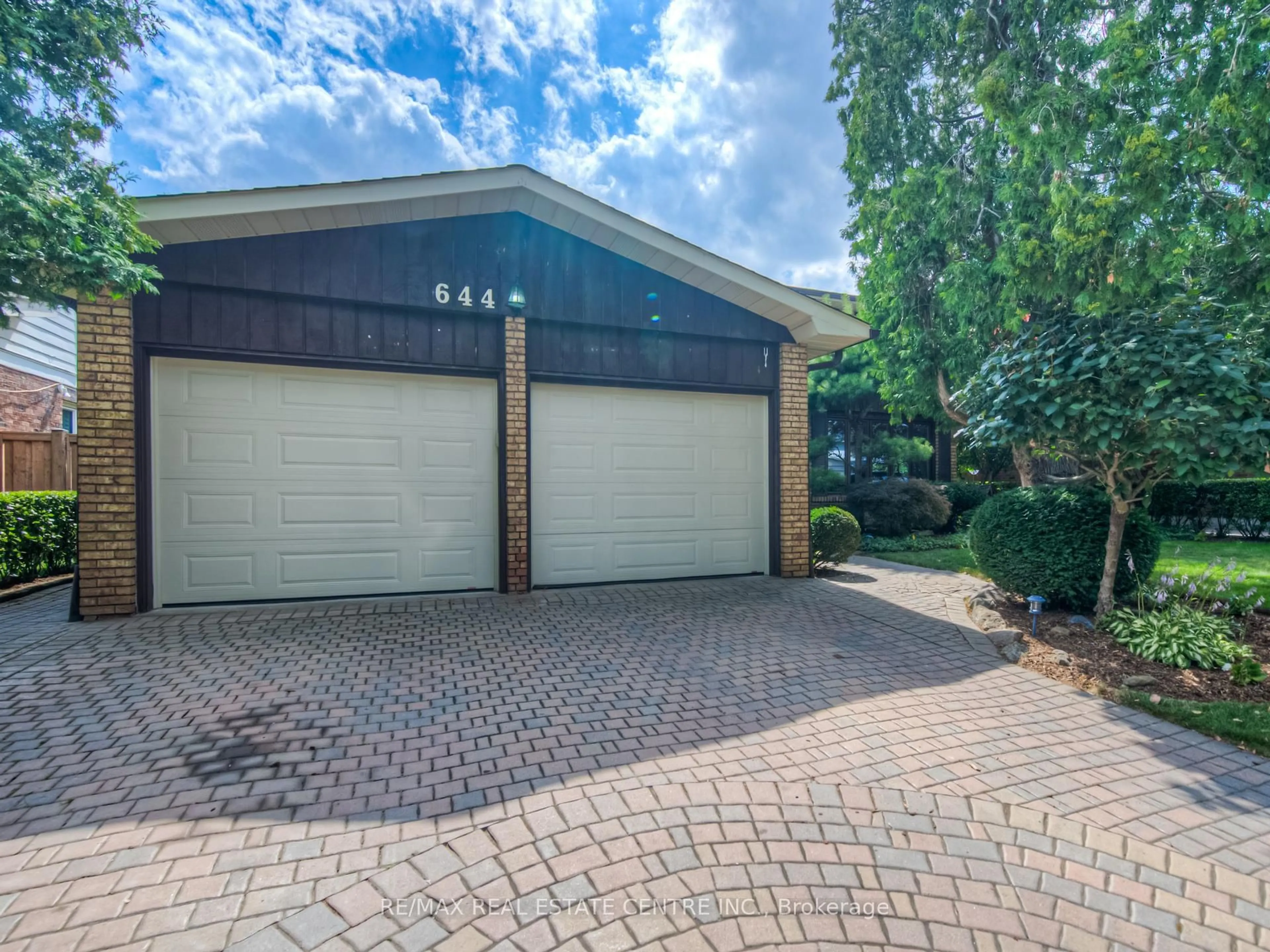 Unknown for 644 Donna Crt, Burlington Ontario L7N 3H2