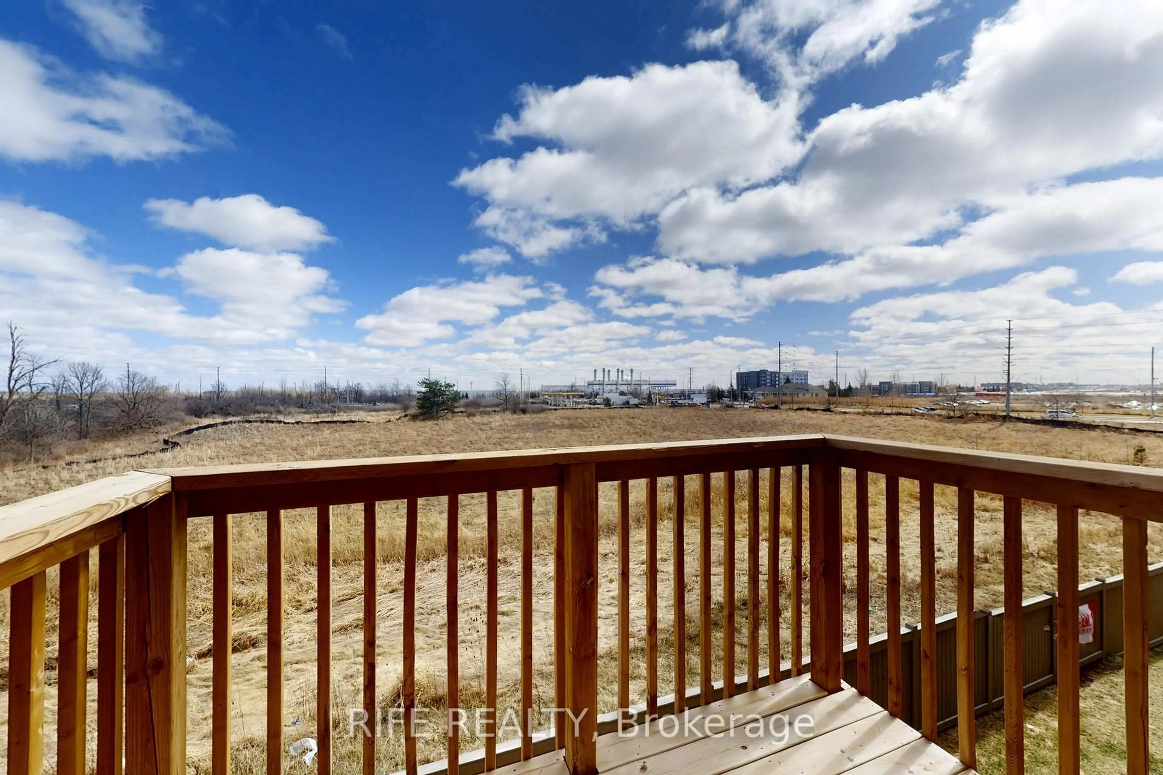 A pic from outside/outdoor area/front of a property/back of a property/a pic from drone, water/lake/river/ocean view for 9 Bretlon St, Brampton Ontario L6P 4N8