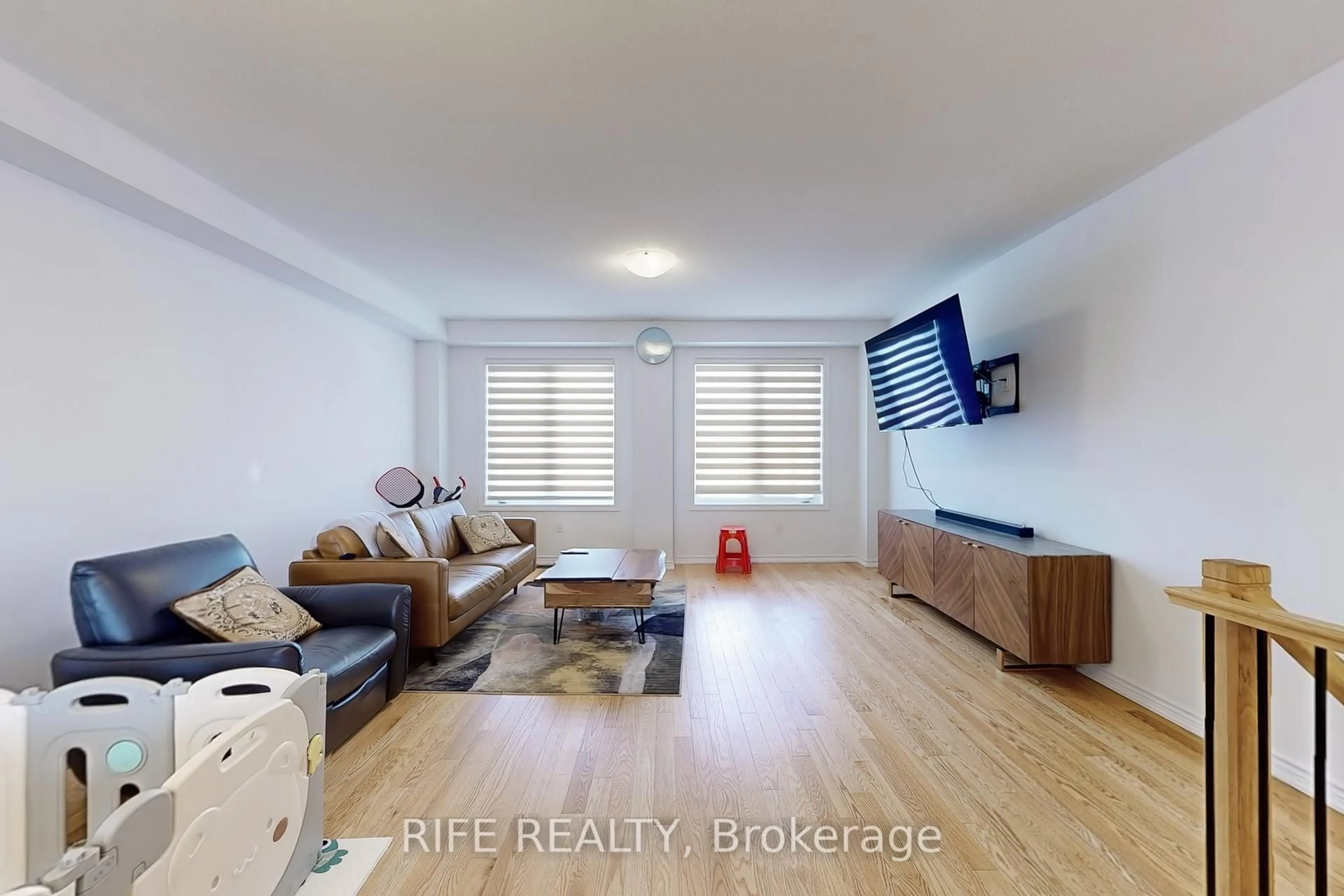 A pic of a room for 9 Bretlon St, Brampton Ontario L6P 4N8