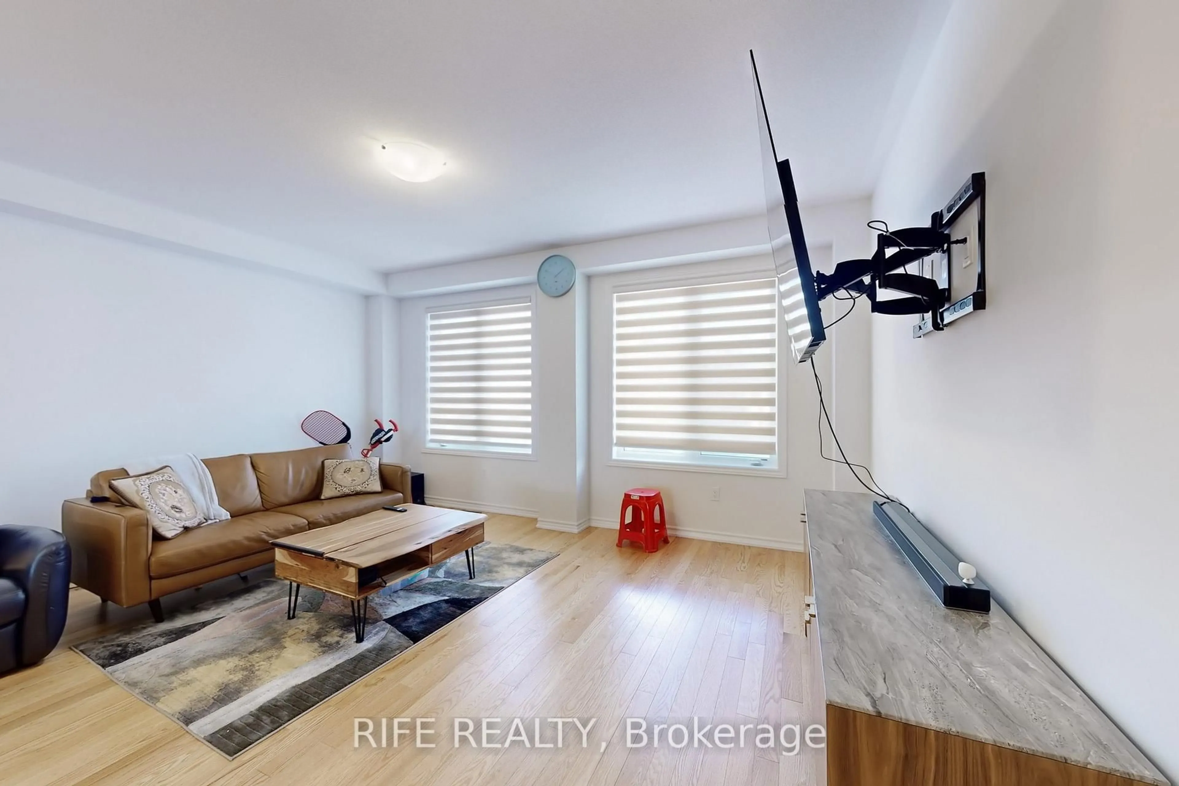 A pic of a room for 9 Bretlon St, Brampton Ontario L6P 4N8