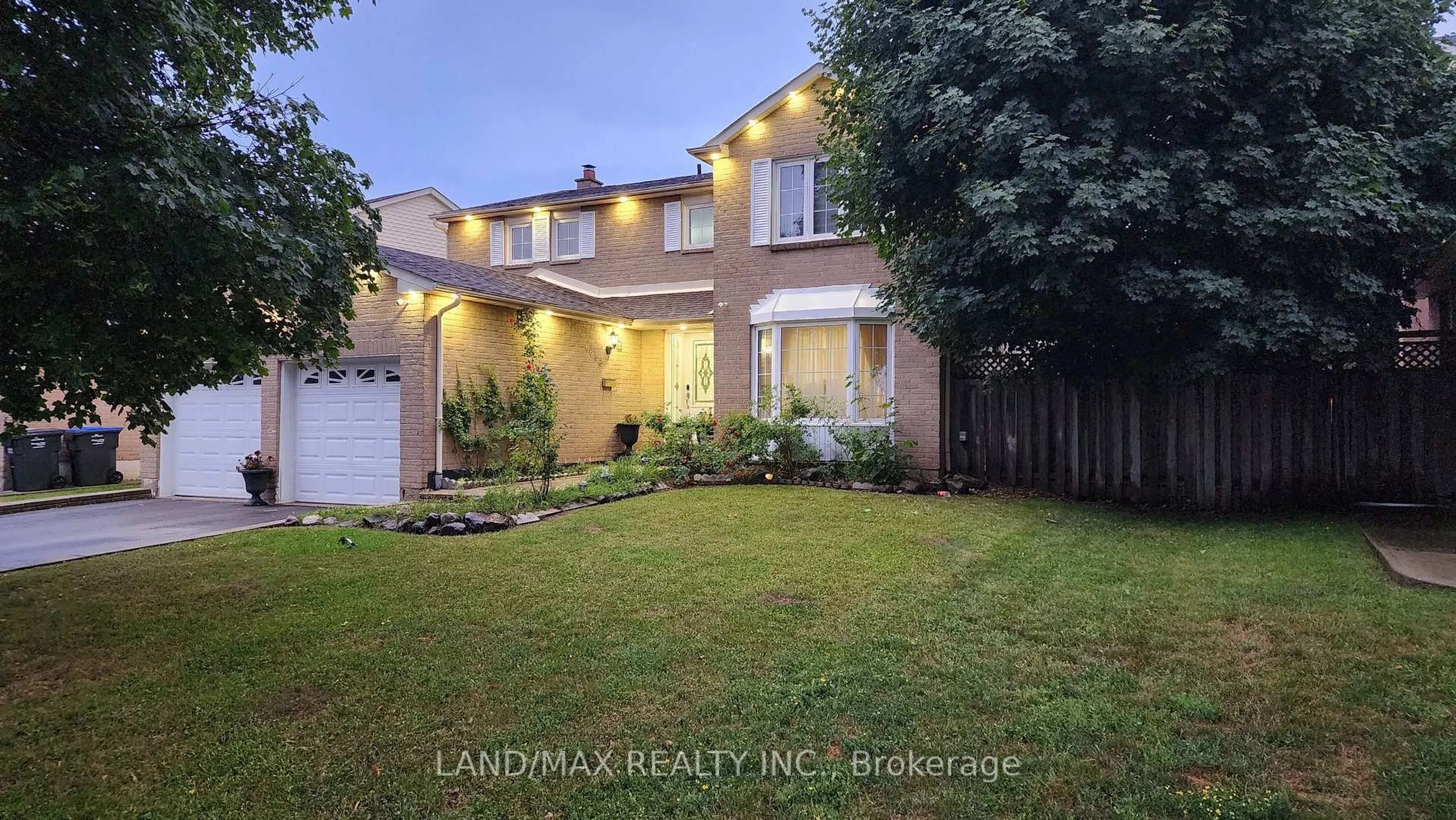 A pic from outside/outdoor area/front of a property/back of a property/a pic from drone, street for 6636 Edenwood Dr, Mississauga Ontario L5N 3J9