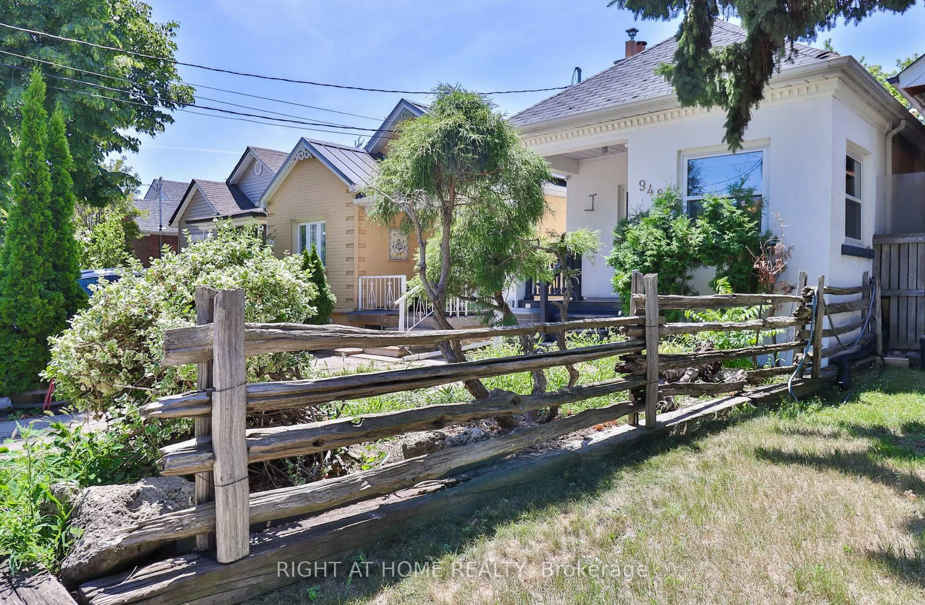 A pic from outside/outdoor area/front of a property/back of a property/a pic from drone, street for 948 Runnymede Rd, Toronto Ontario M6N 3W4