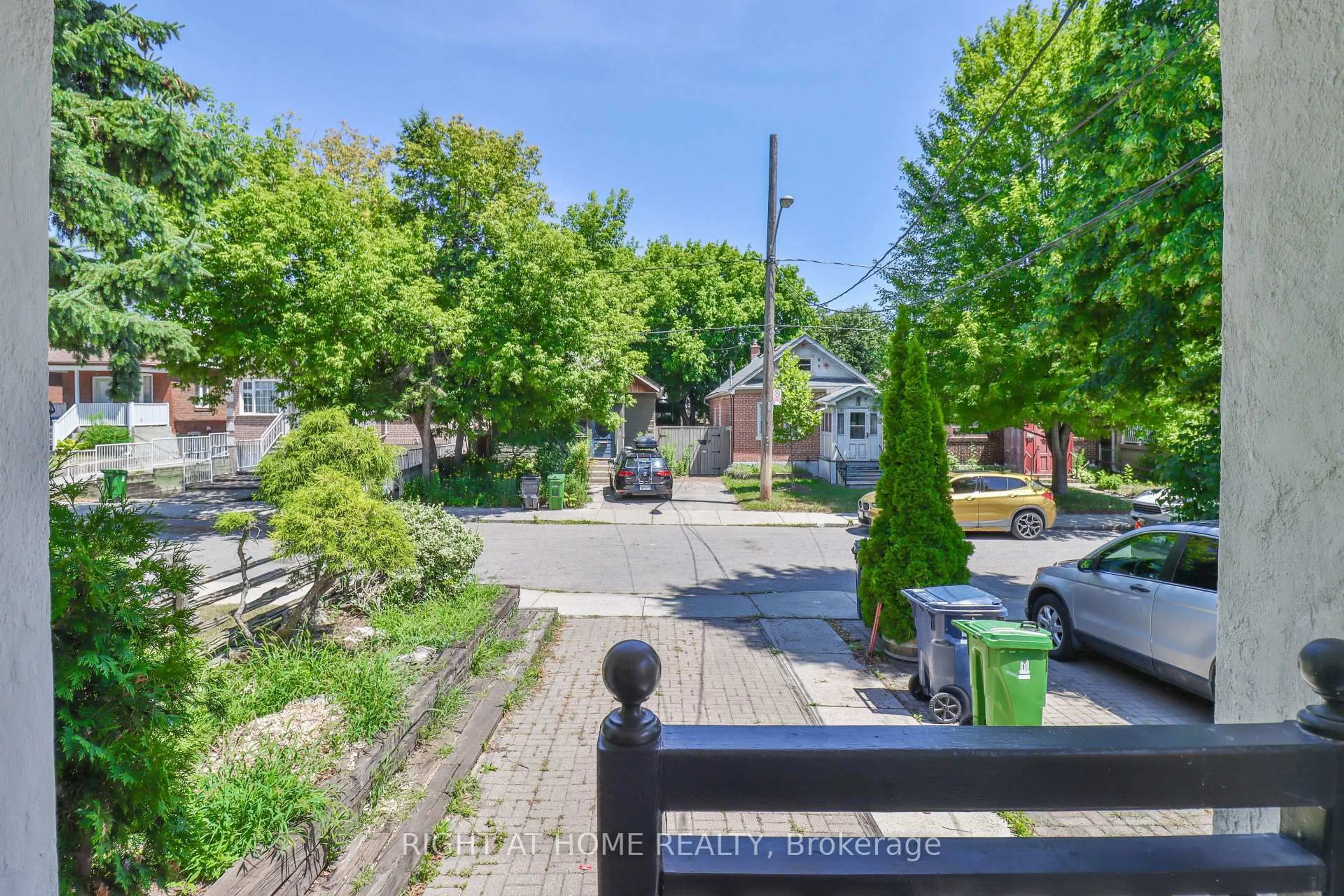 Patio, street for 948 Runnymede Rd, Toronto Ontario M6N 3W4