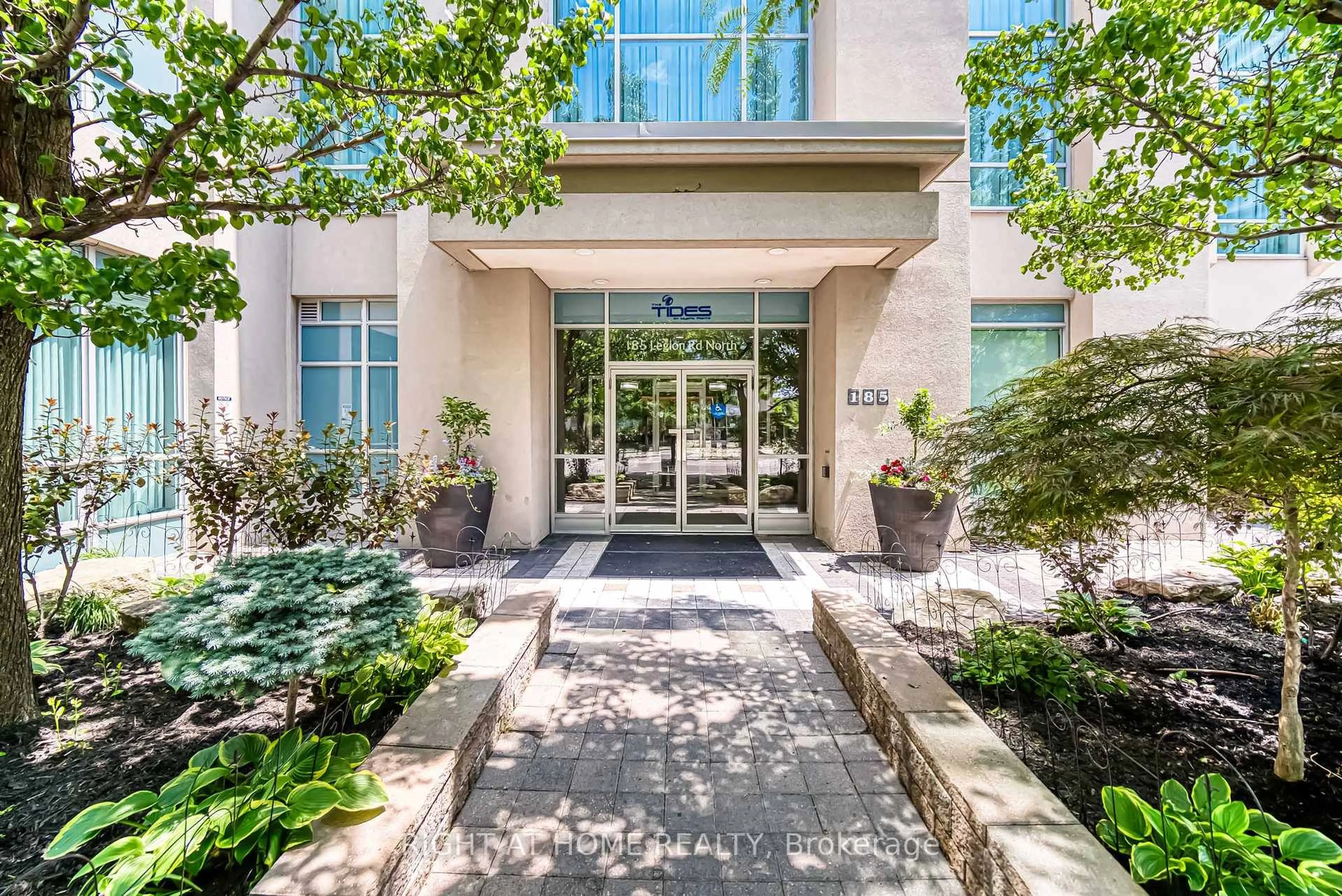 Indoor foyer for 185 Legion Rd #214, Toronto Ontario M8Y 0A1