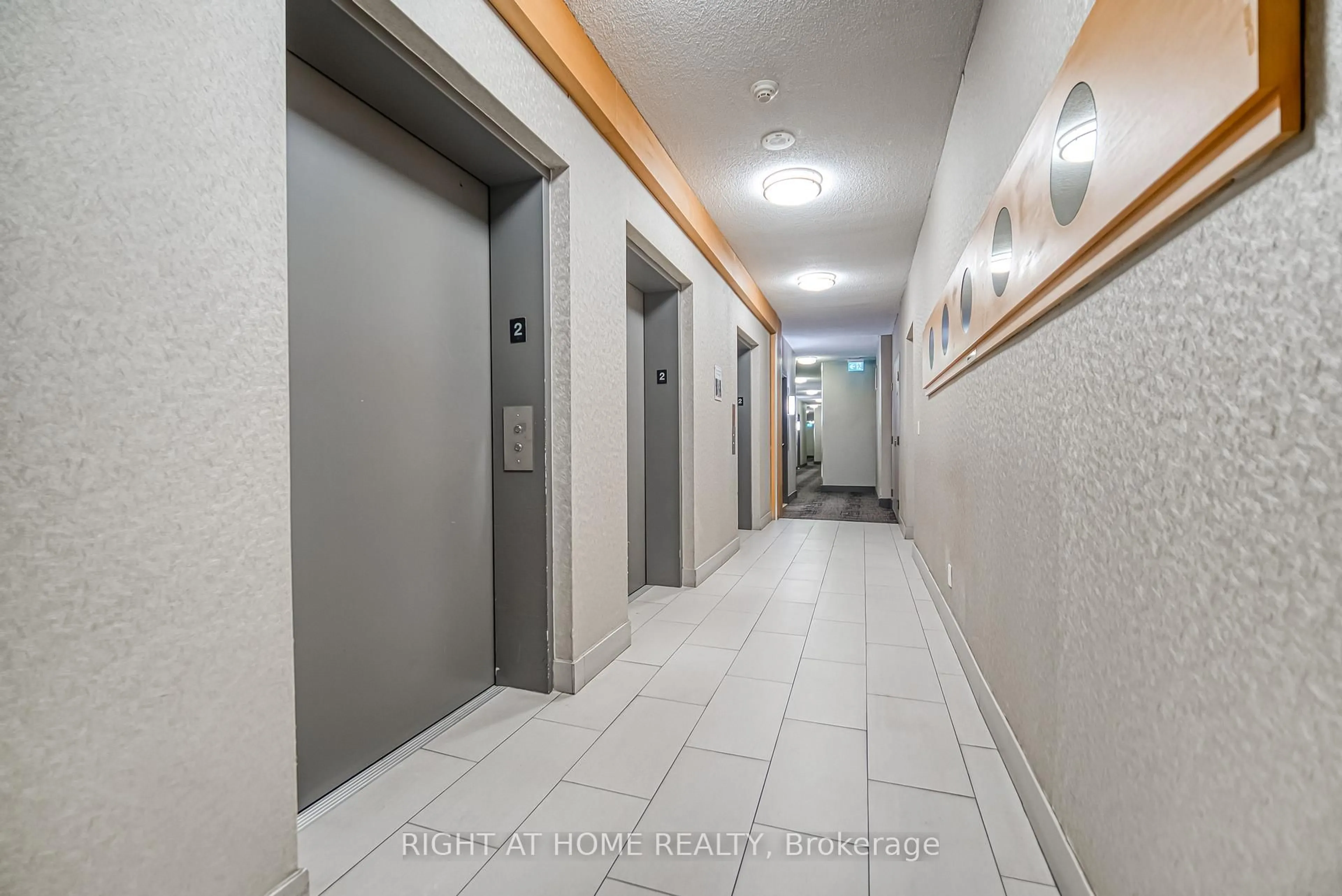 Indoor foyer for 185 Legion Rd #214, Toronto Ontario M8Y 0A1
