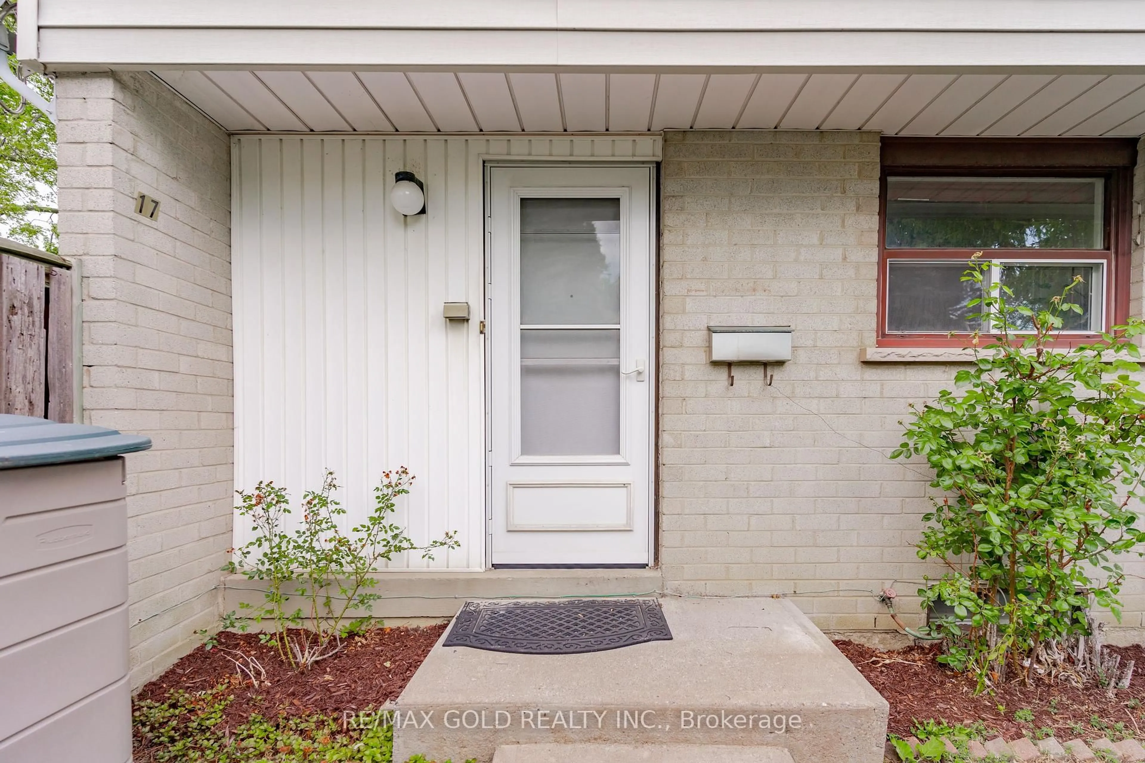Unknown for 17 Greenhills Sq, Brampton Ontario L6S 2J4