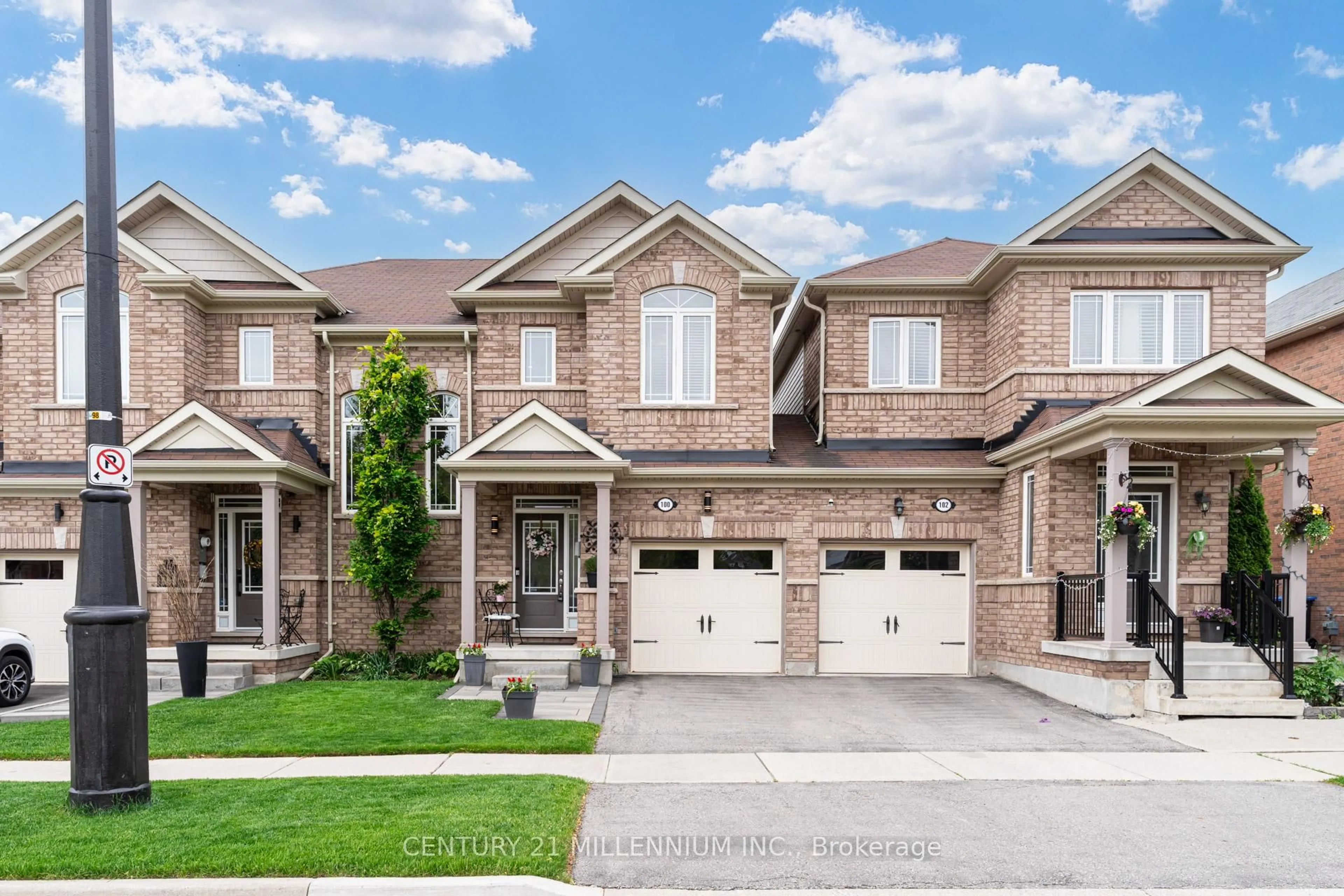 Home with brick exterior material, street for 100 Kempenfelt Tr, Brampton Ontario L7A 0Z9