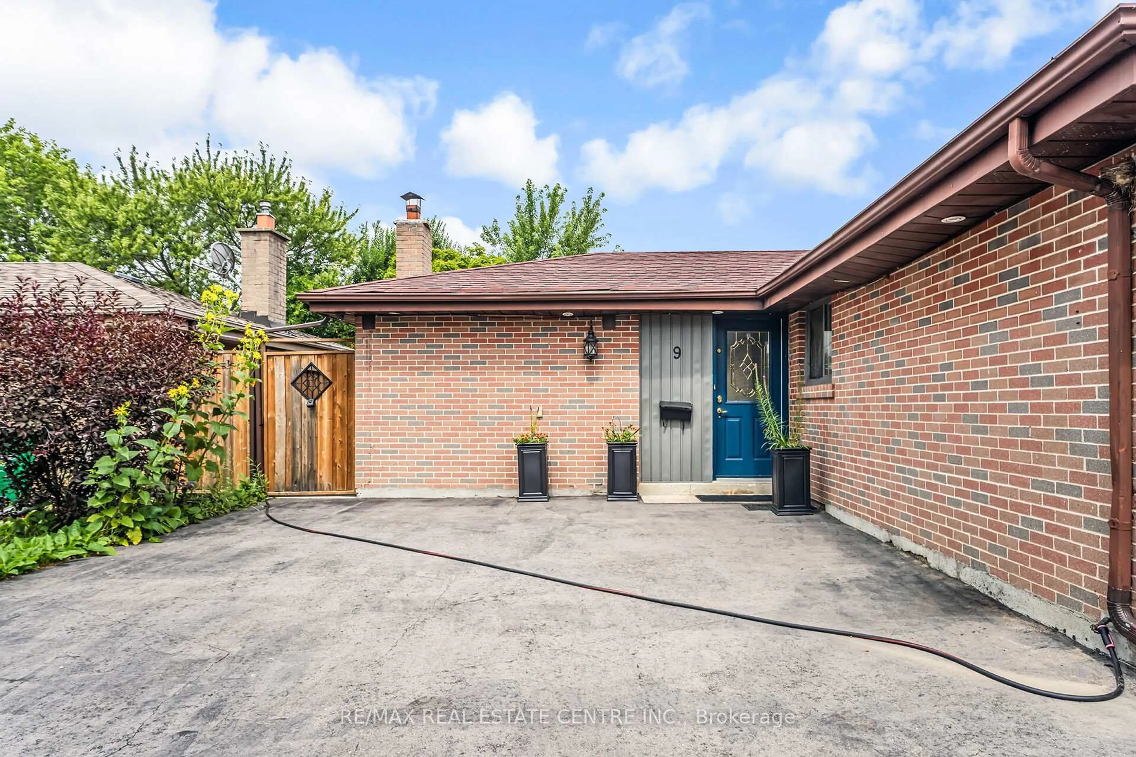 Home with brick exterior material, street for 9 Watson Cres, Brampton Ontario L6W 1E5