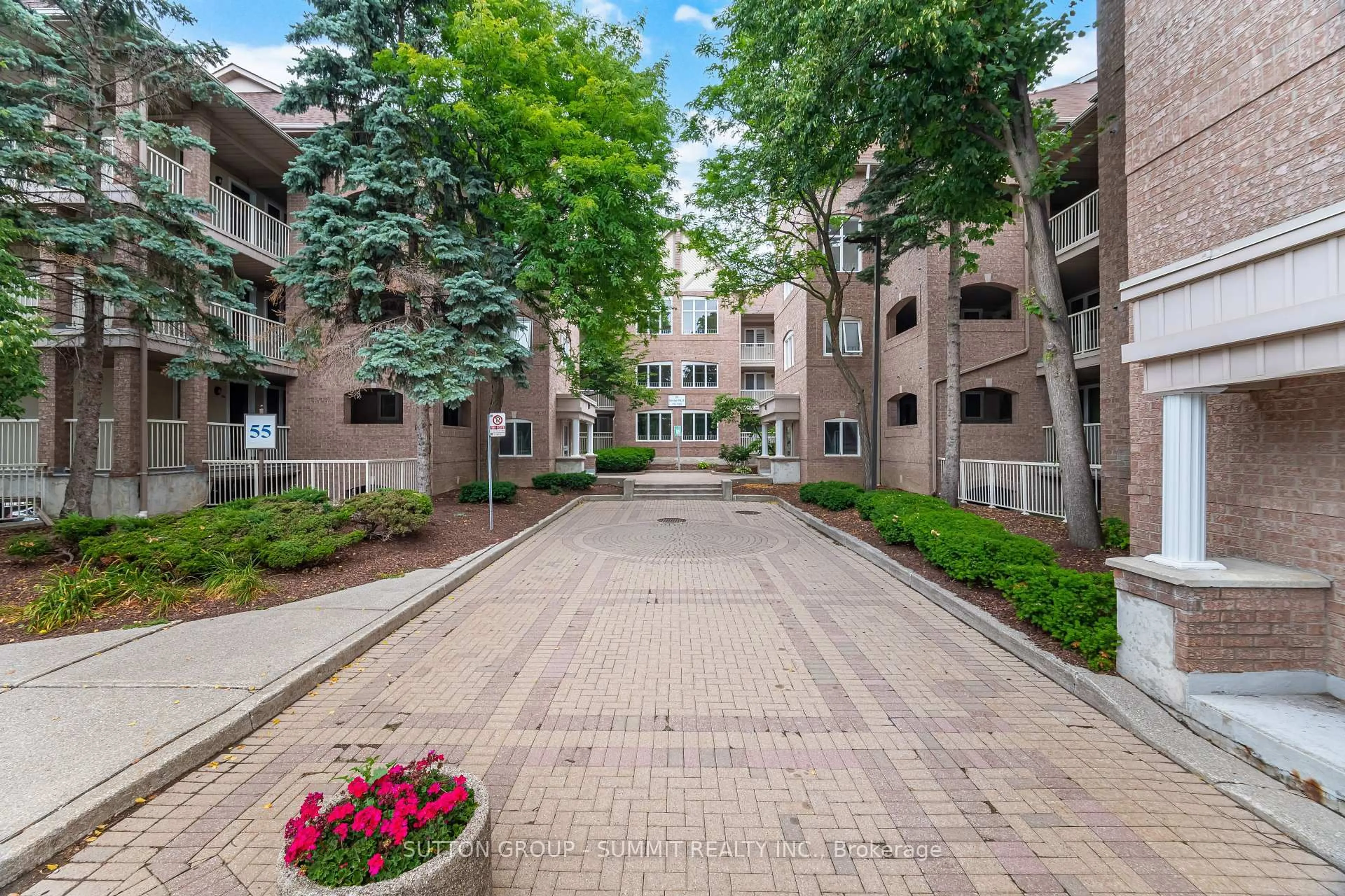 Patio, street for 55 Bristol Rd #116, Mississauga Ontario L4Z 3N9