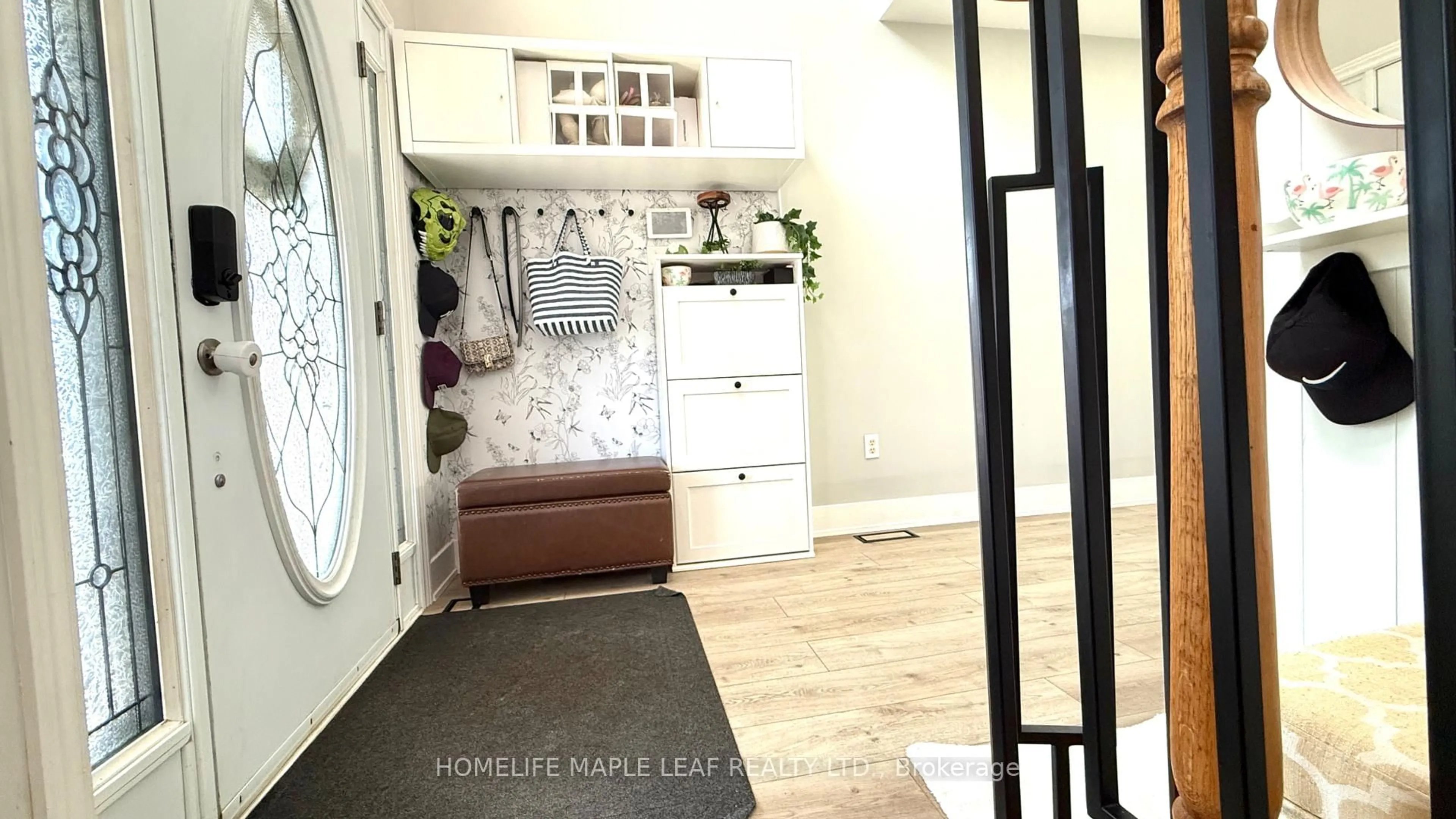 Indoor entryway for 22 Allangrove Dr, Brampton Ontario L7A 2M3