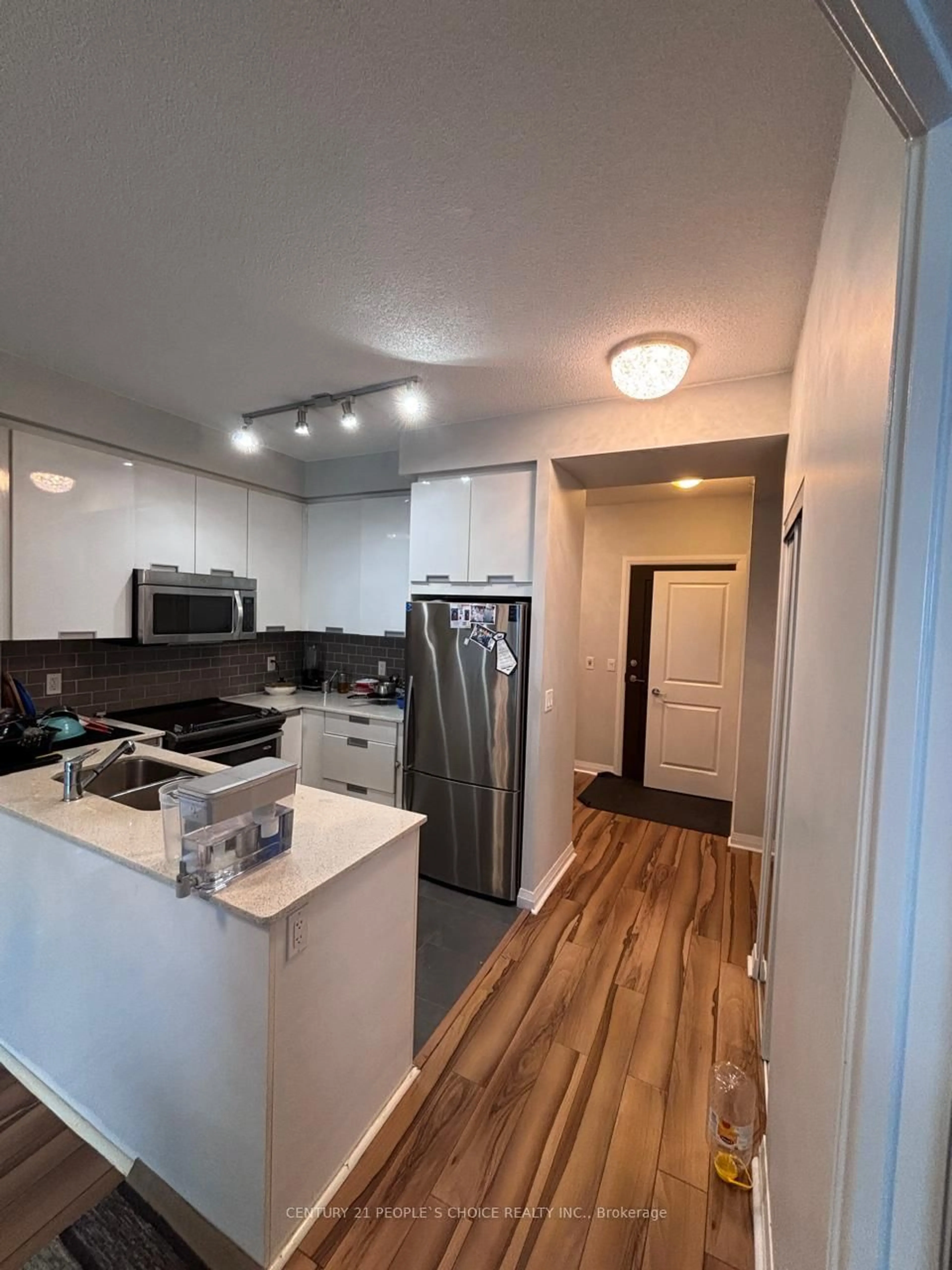 Standard kitchen, wood/laminate floor for 75 Eglinton Ave #1403, Mississauga Ontario L5R 1B2