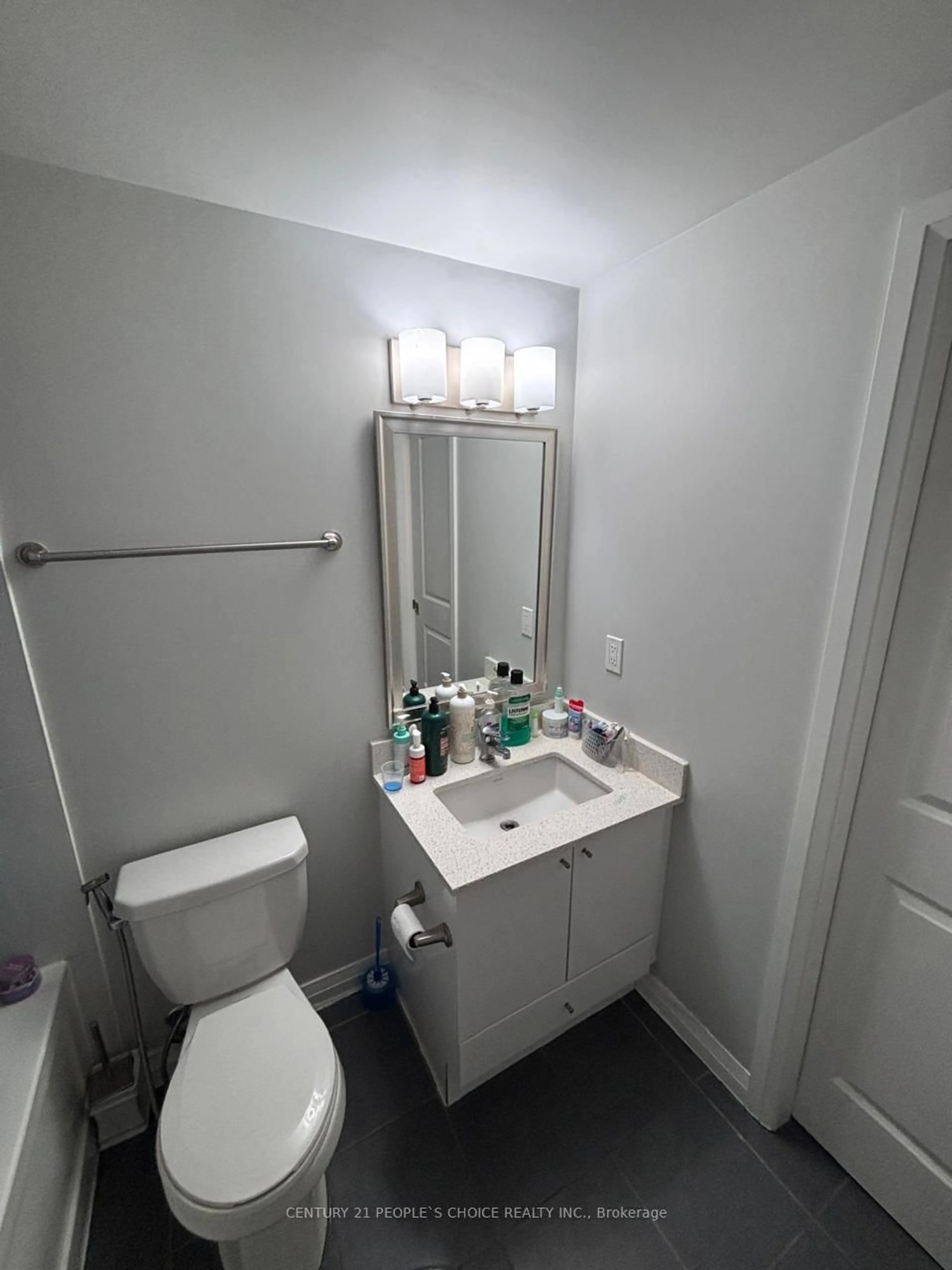 Standard bathroom, floor is not visible for 75 Eglinton Ave #1403, Mississauga Ontario L5R 1B2